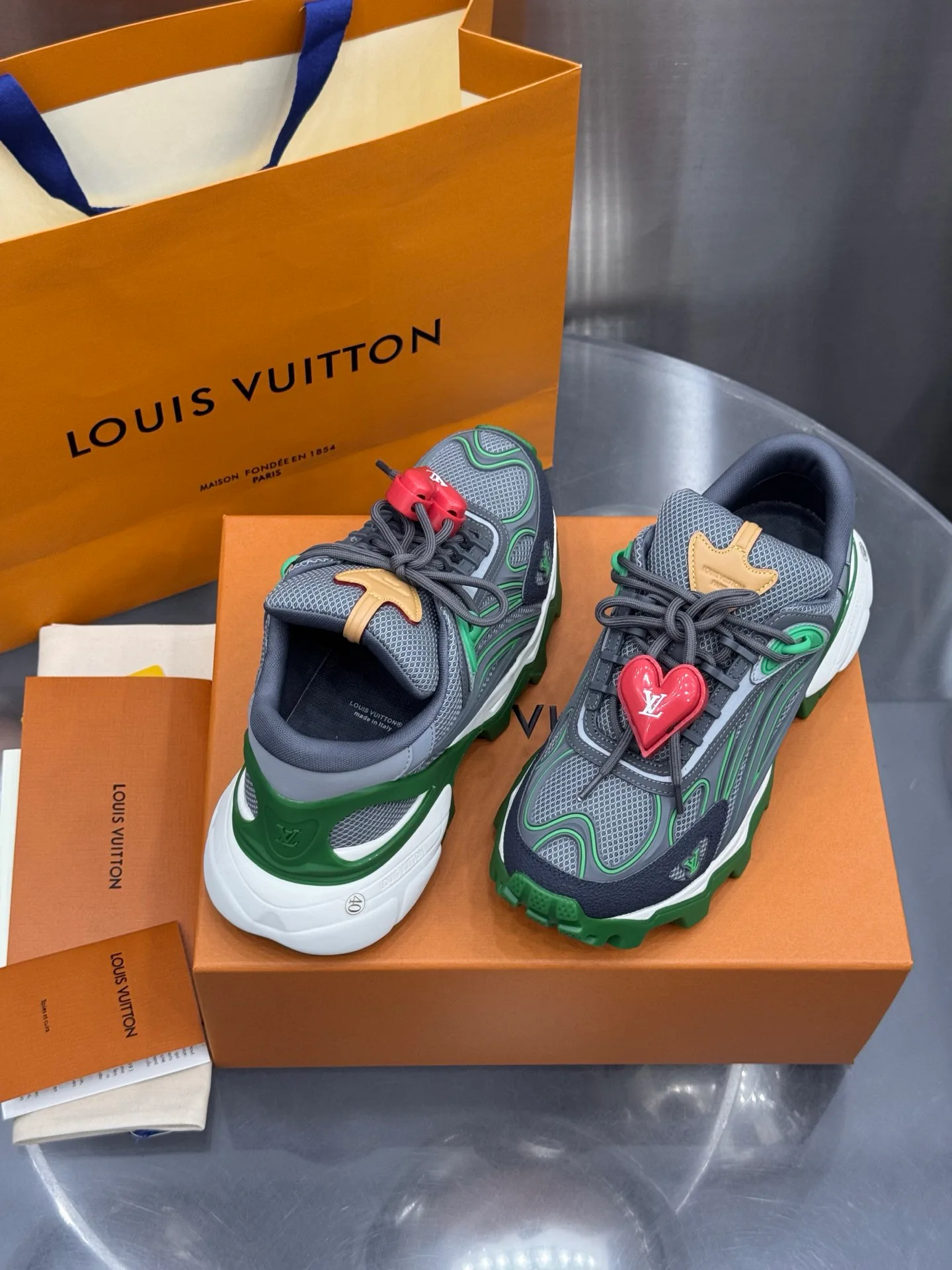 Men's Sneakers LOUIS VUITTON 18202621