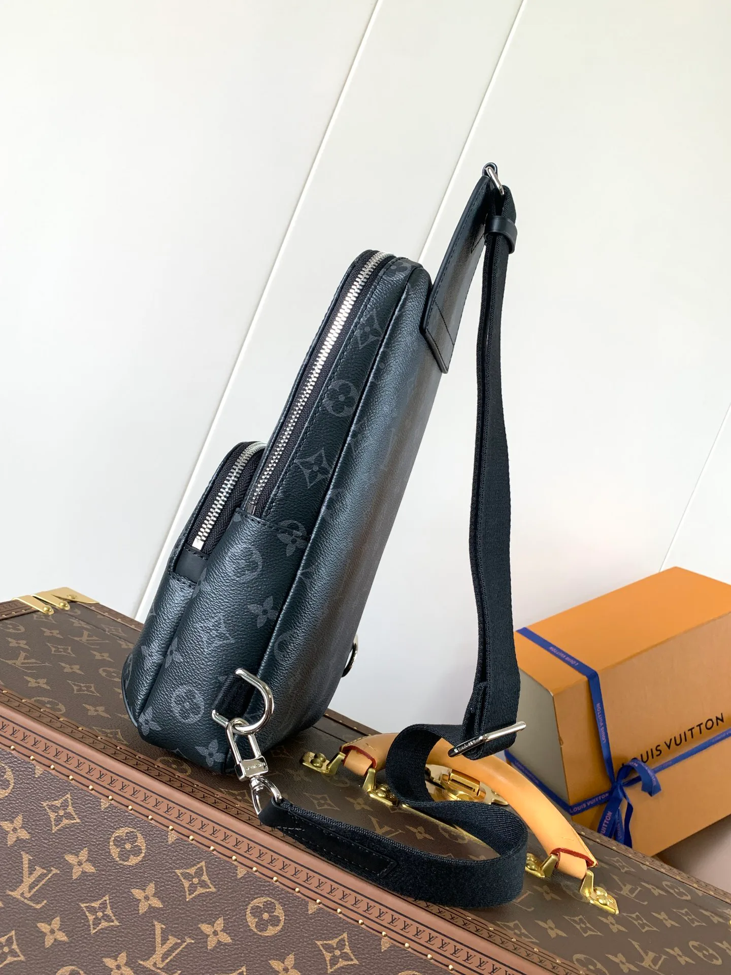 Women's Shoulder Bags LOUIS VUITTON 17948716