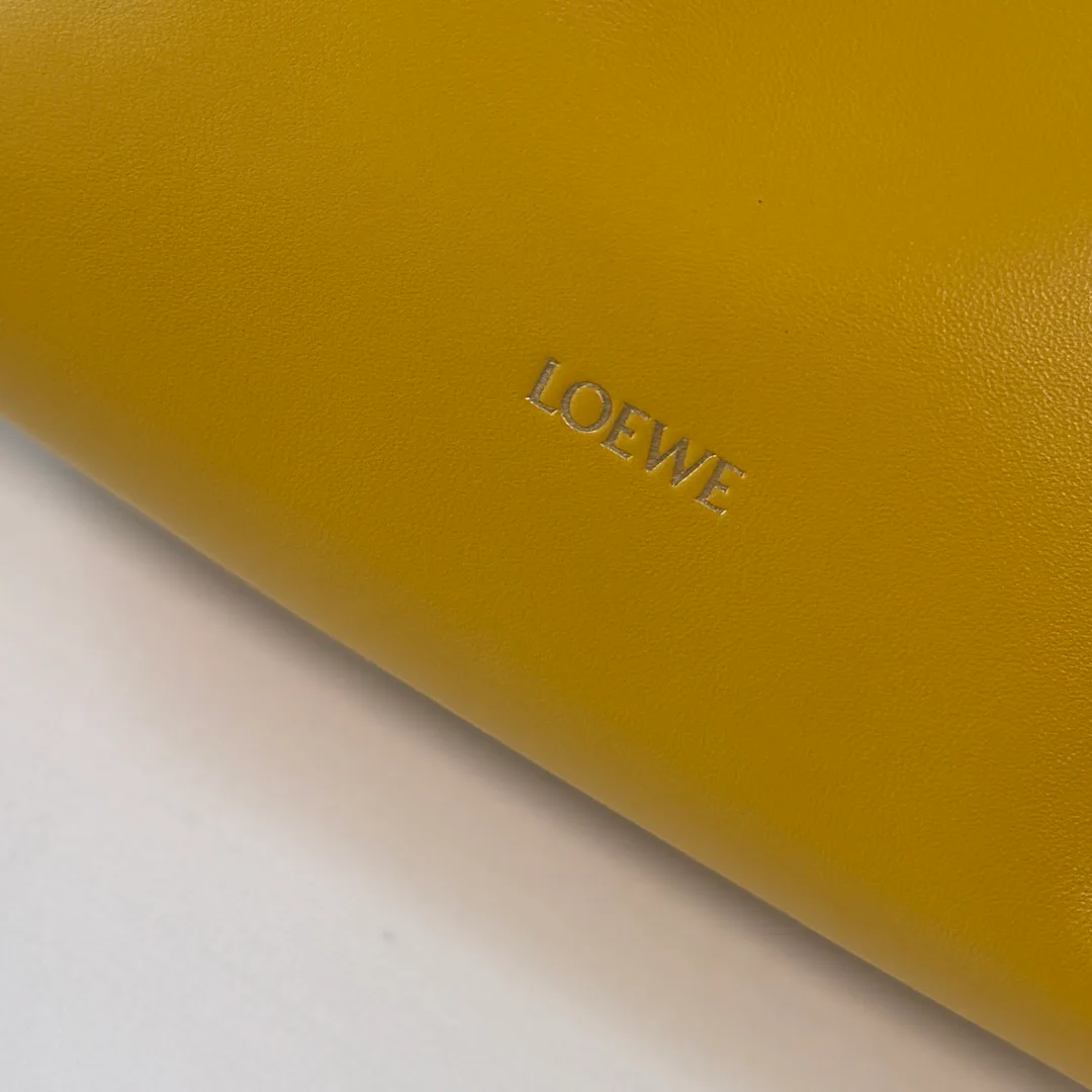 Women's Classic Handbags LOEWE 17796957