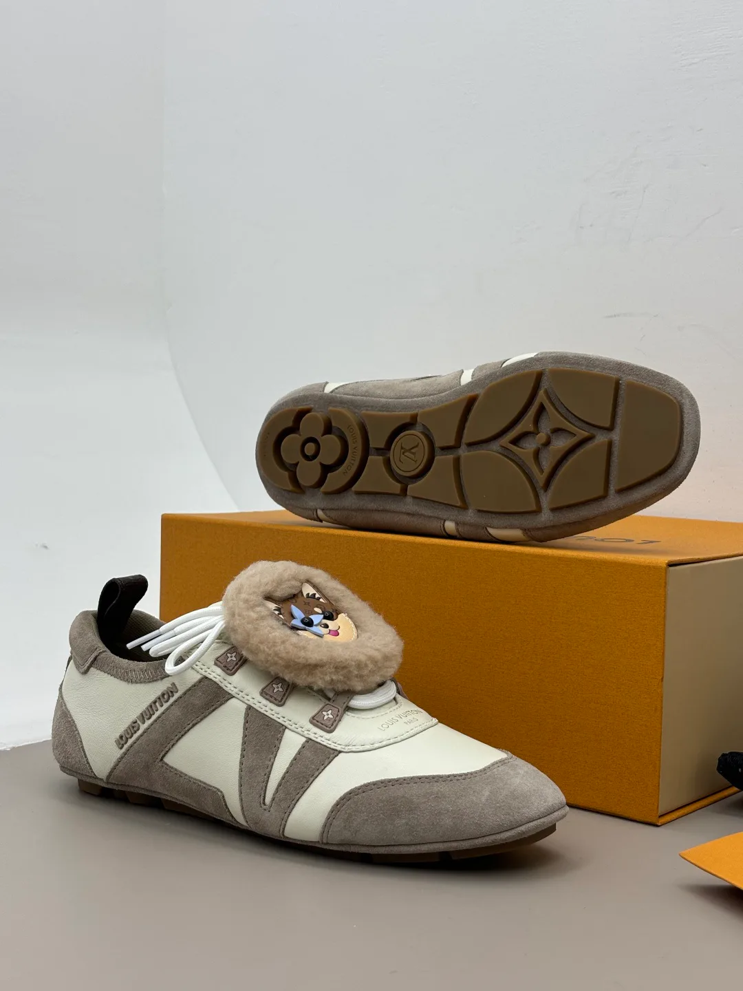 Women's Sneakers LOUIS VUITTON 18006206