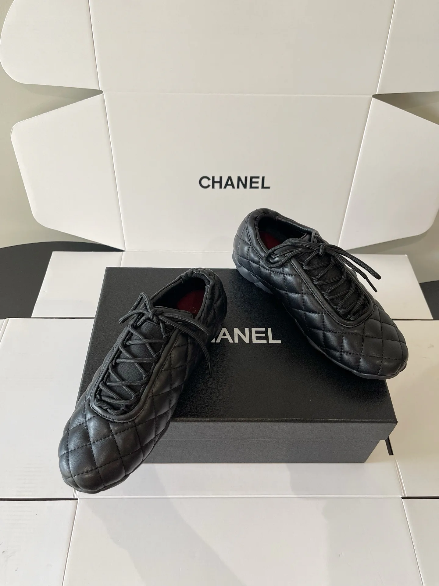 Women's Sneakers CHANEL 18437957