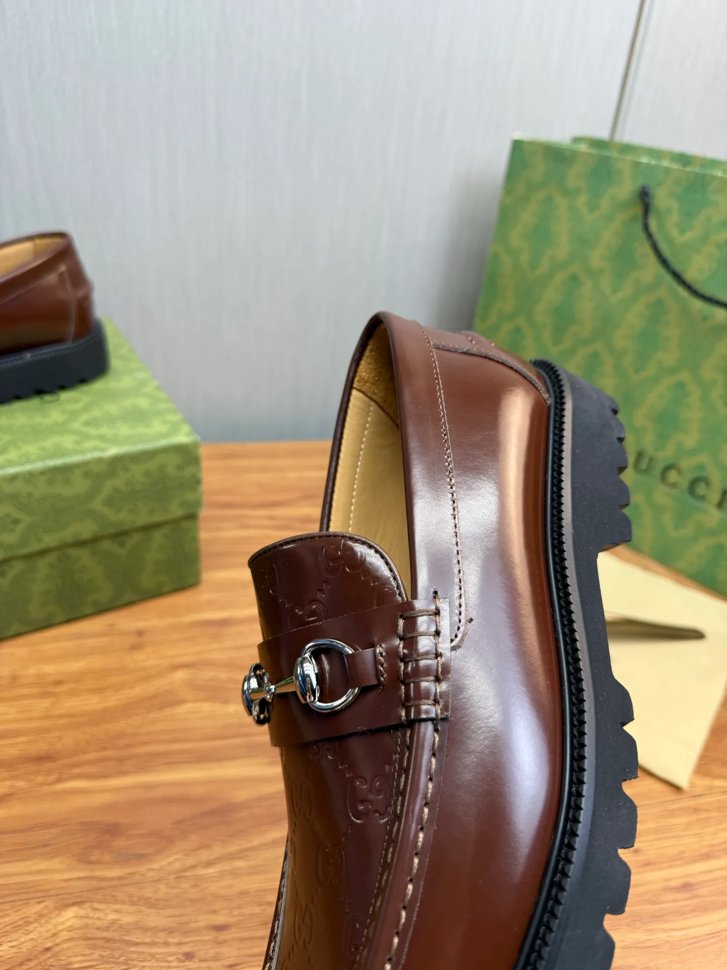 Men's Loafers And Dress Shoes GUCCI 17851631