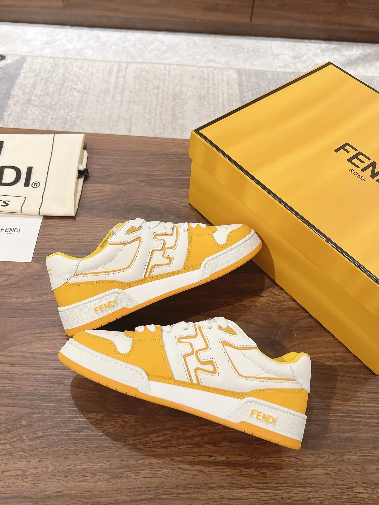 Women's Sneakers FENDI 18219545