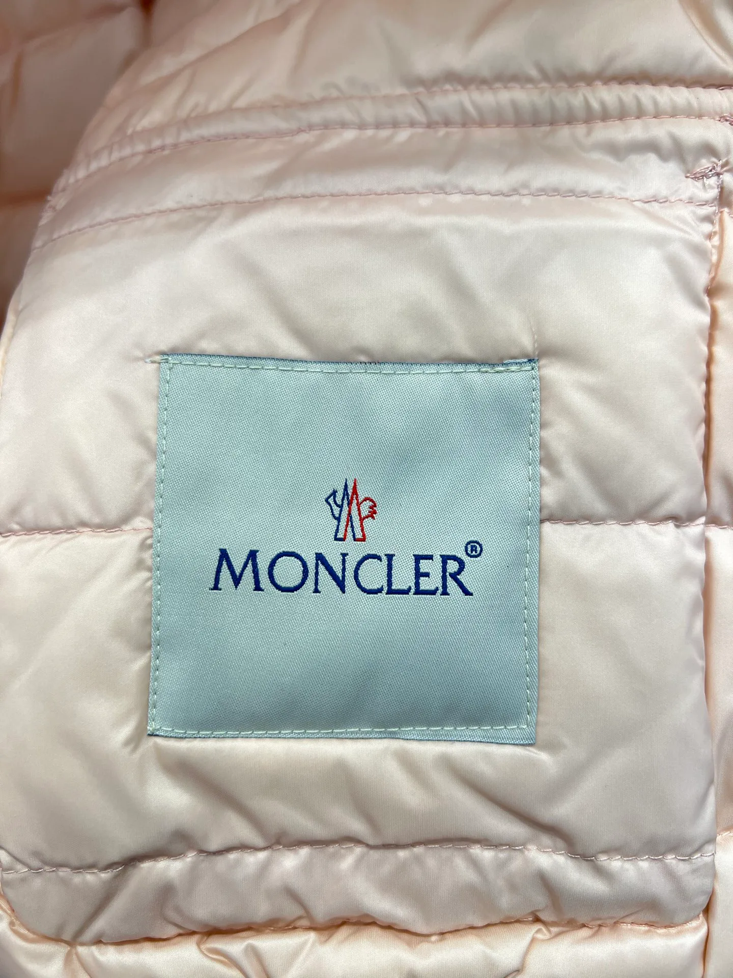 Women's Jackets And Down Jackets MONCLER 18212689