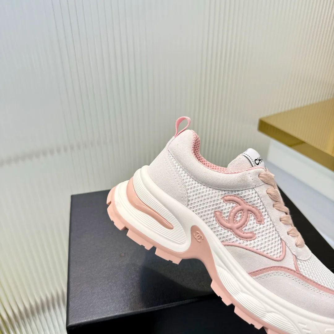 Women's Sneakers CHANEL 18367000