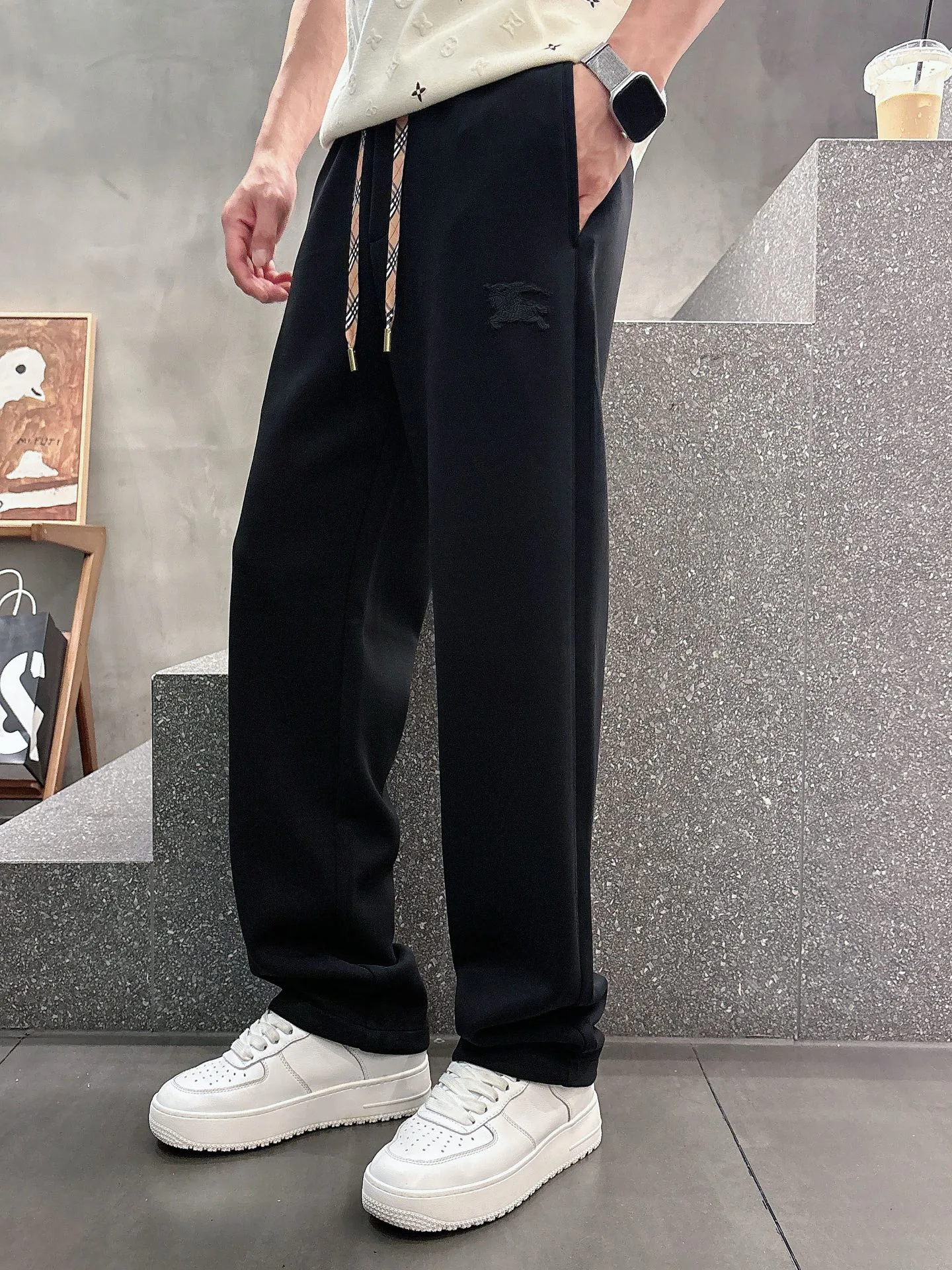 Men's Trousers BURBERRY 18399243