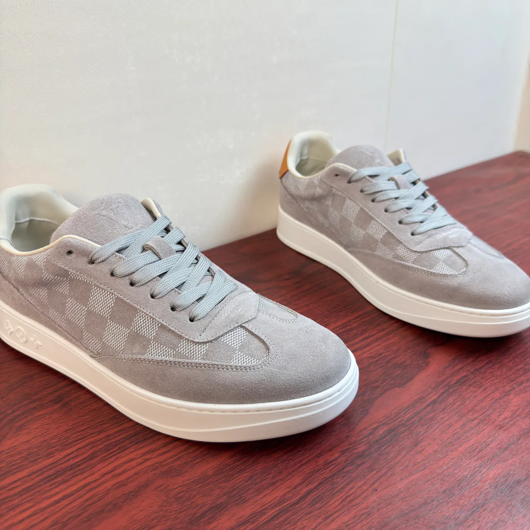 Men's Sneakers LOUIS VUITTON 18243542