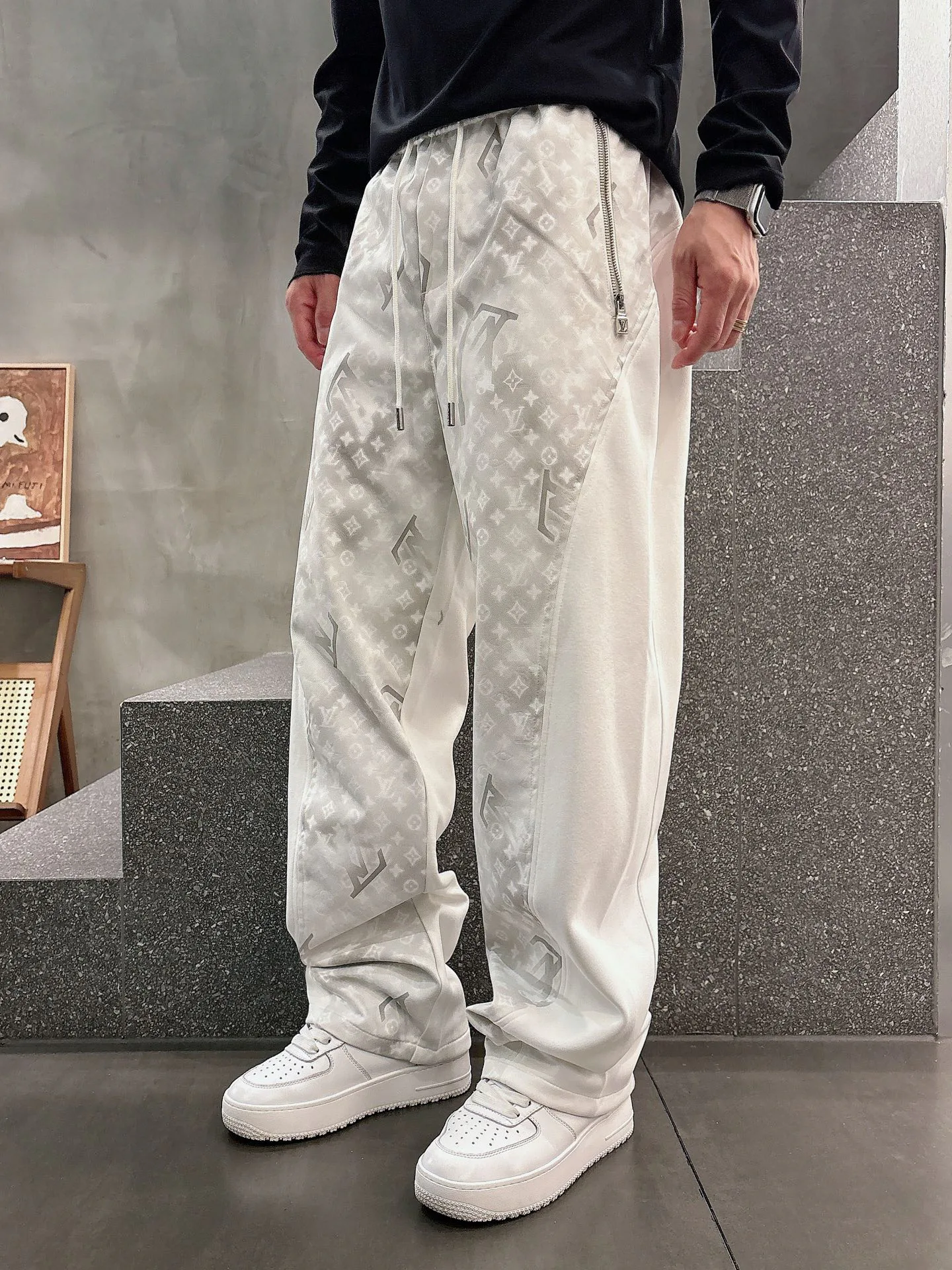 Men's Trousers LOUIS VUITTON 18340436