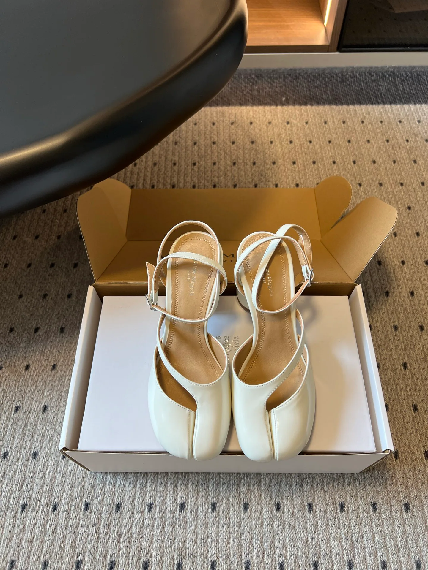 Women's Open-Toe Sandals MAISON MARGIELA 17696303
