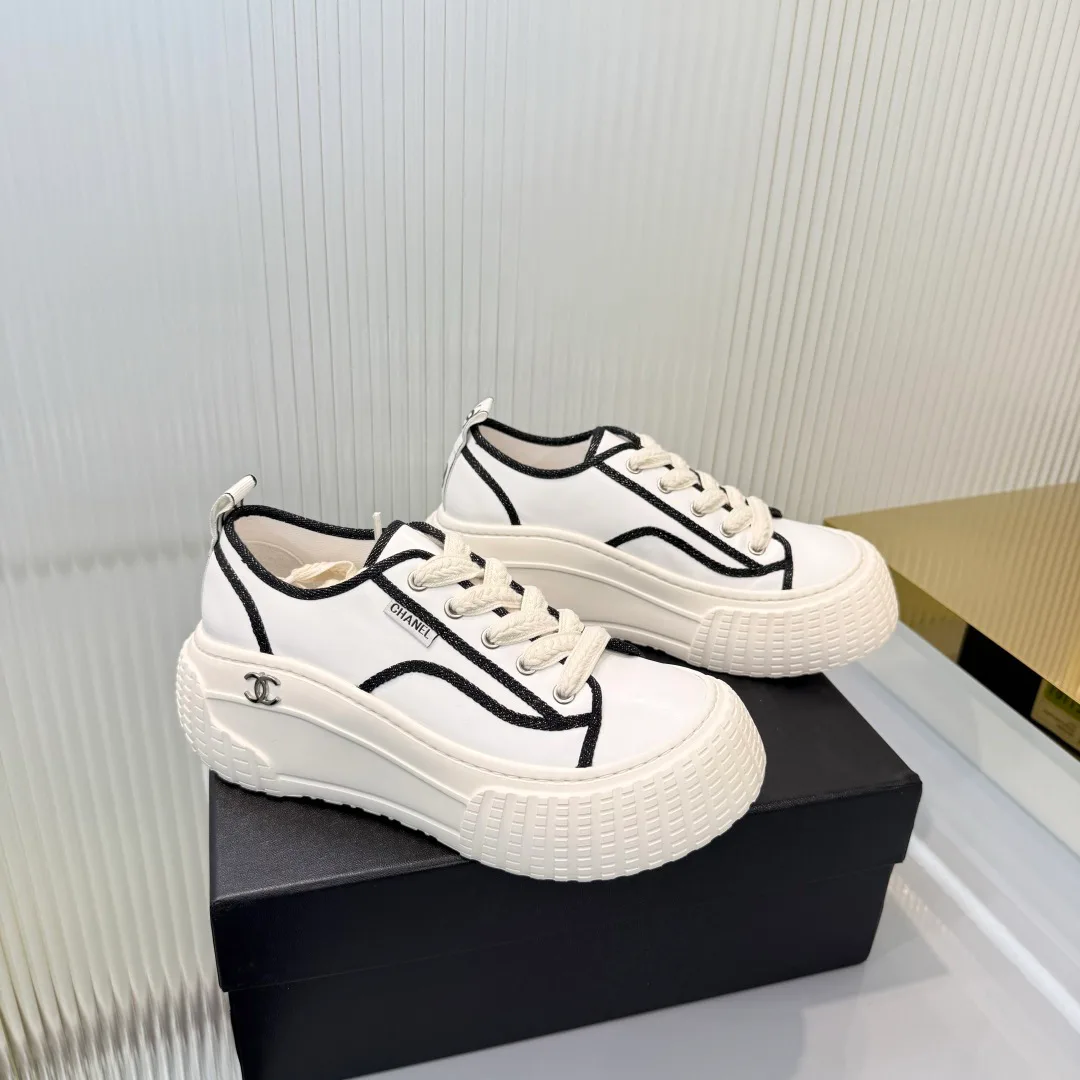 Women's Sneakers CHANEL 18366991