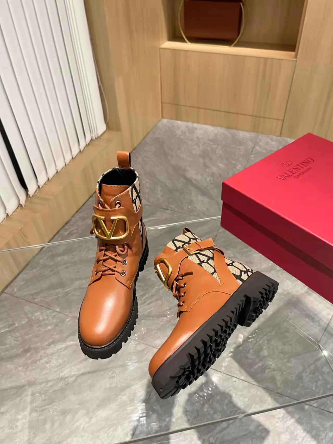 Ботинки Женские Valentino 18616592