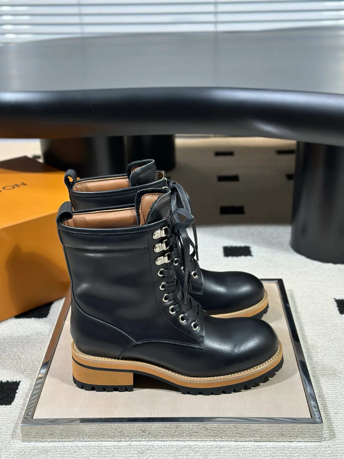 Ботинки Женские Louis Vuitton 18638529