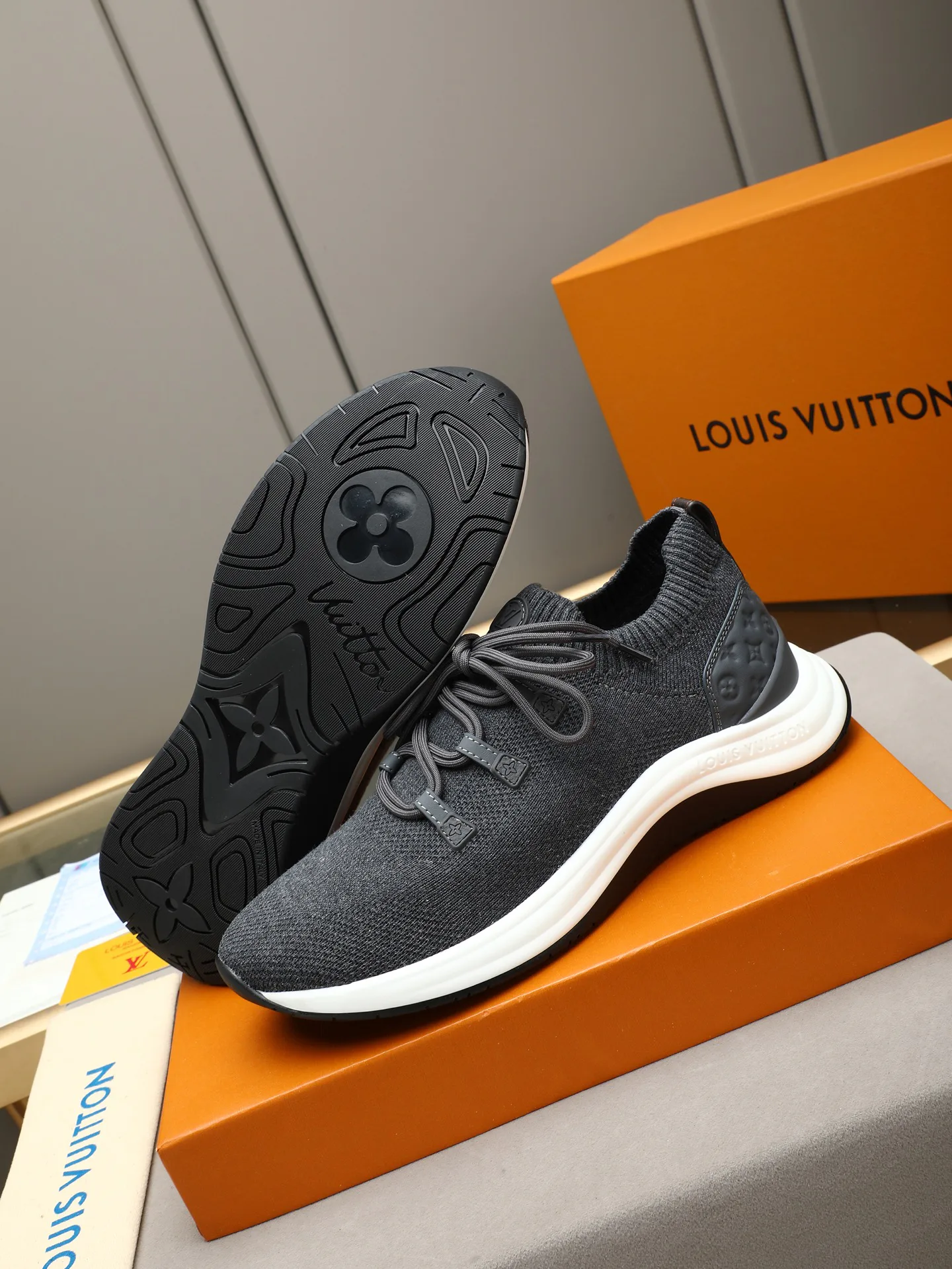 Men's Sneakers LOUIS VUITTON 17947268