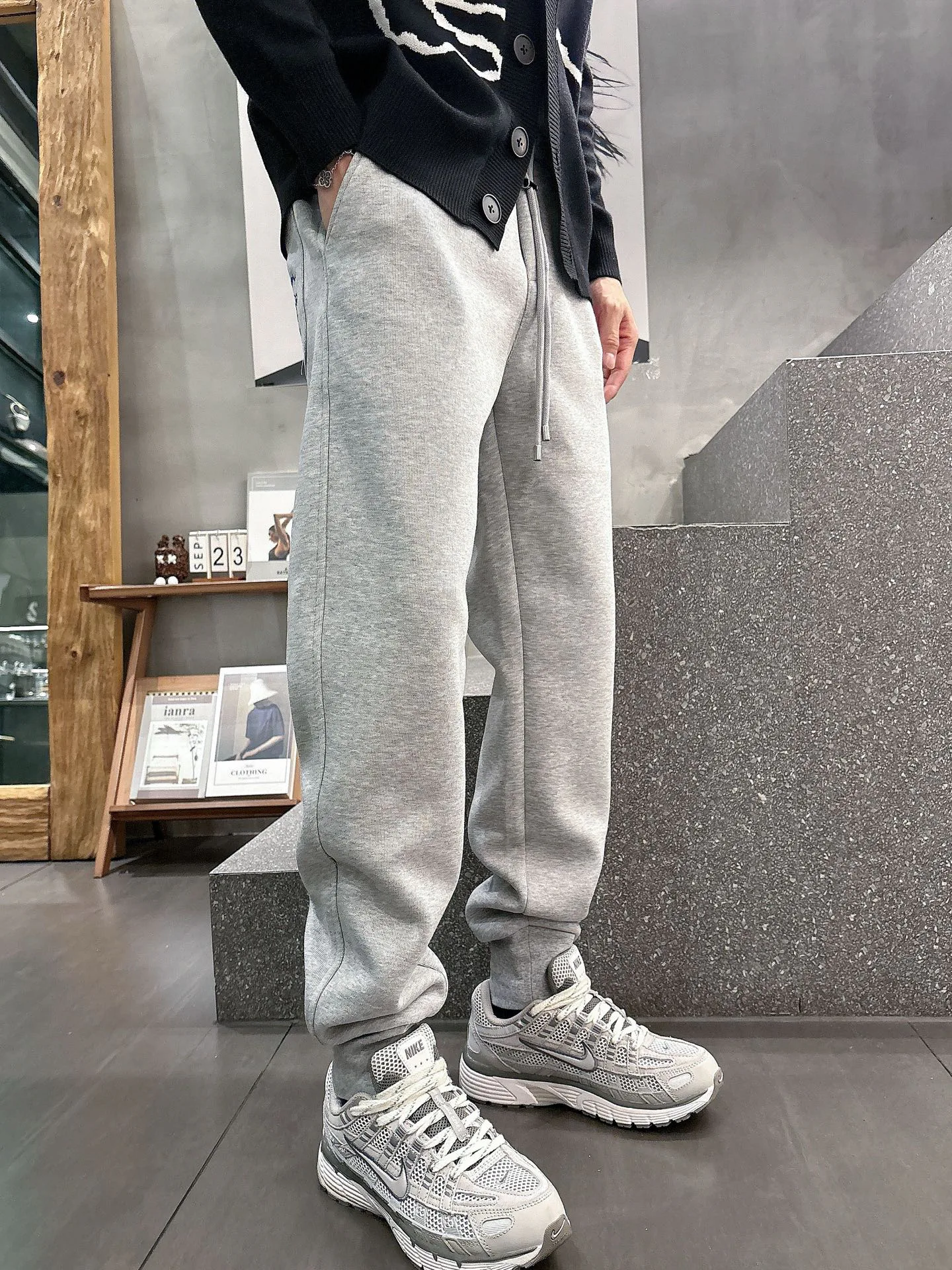 Брюки Мужские Burberry 18596885