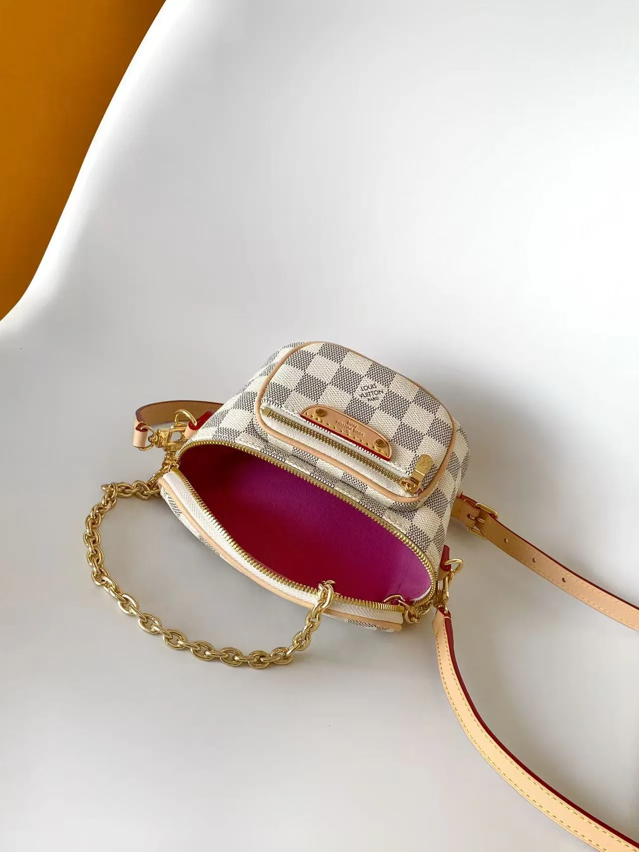 Women's Shoulder Bags LOUIS VUITTON 18362294
