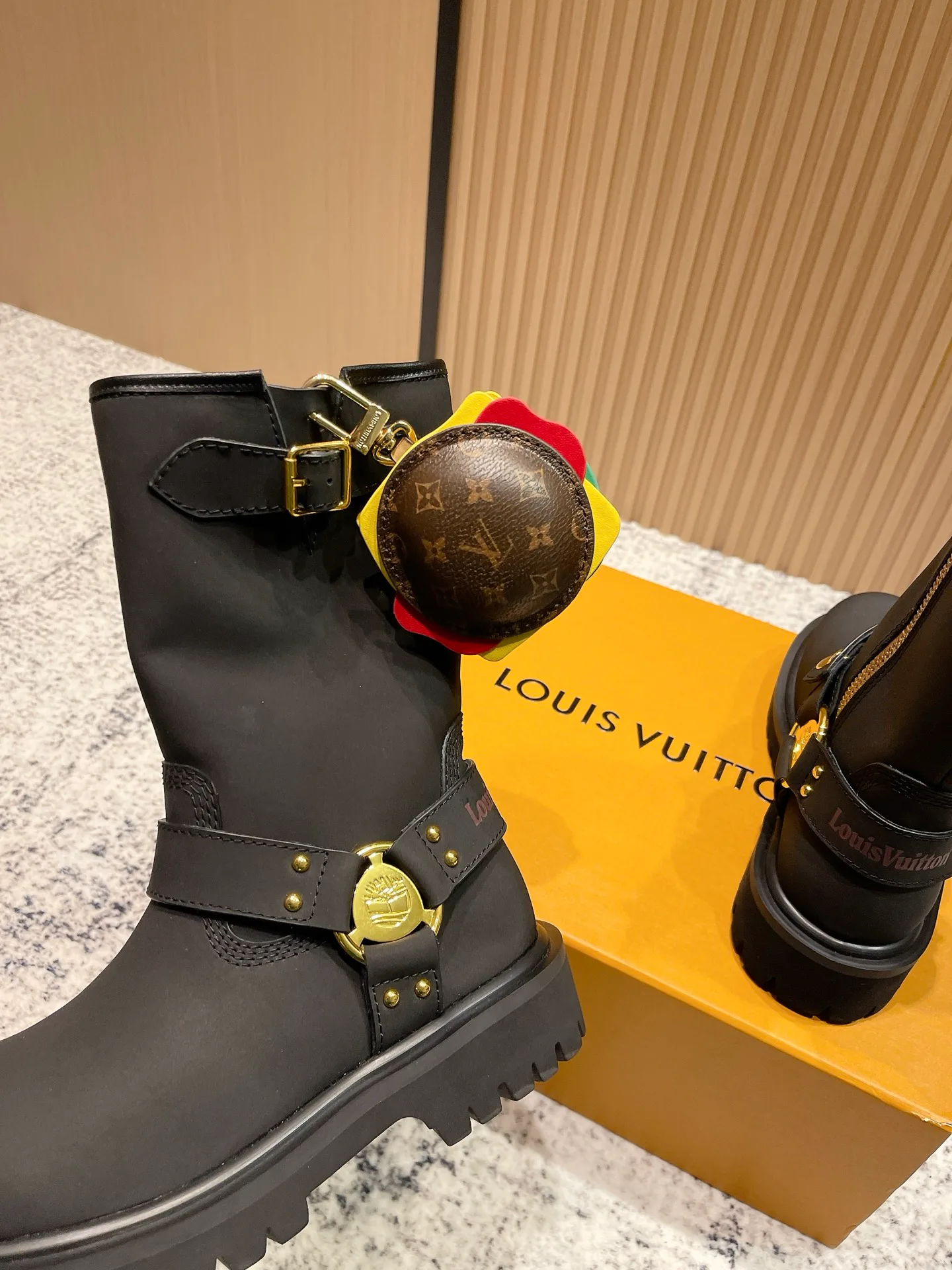 Ботинки Женские Louis Vuitton 18618956