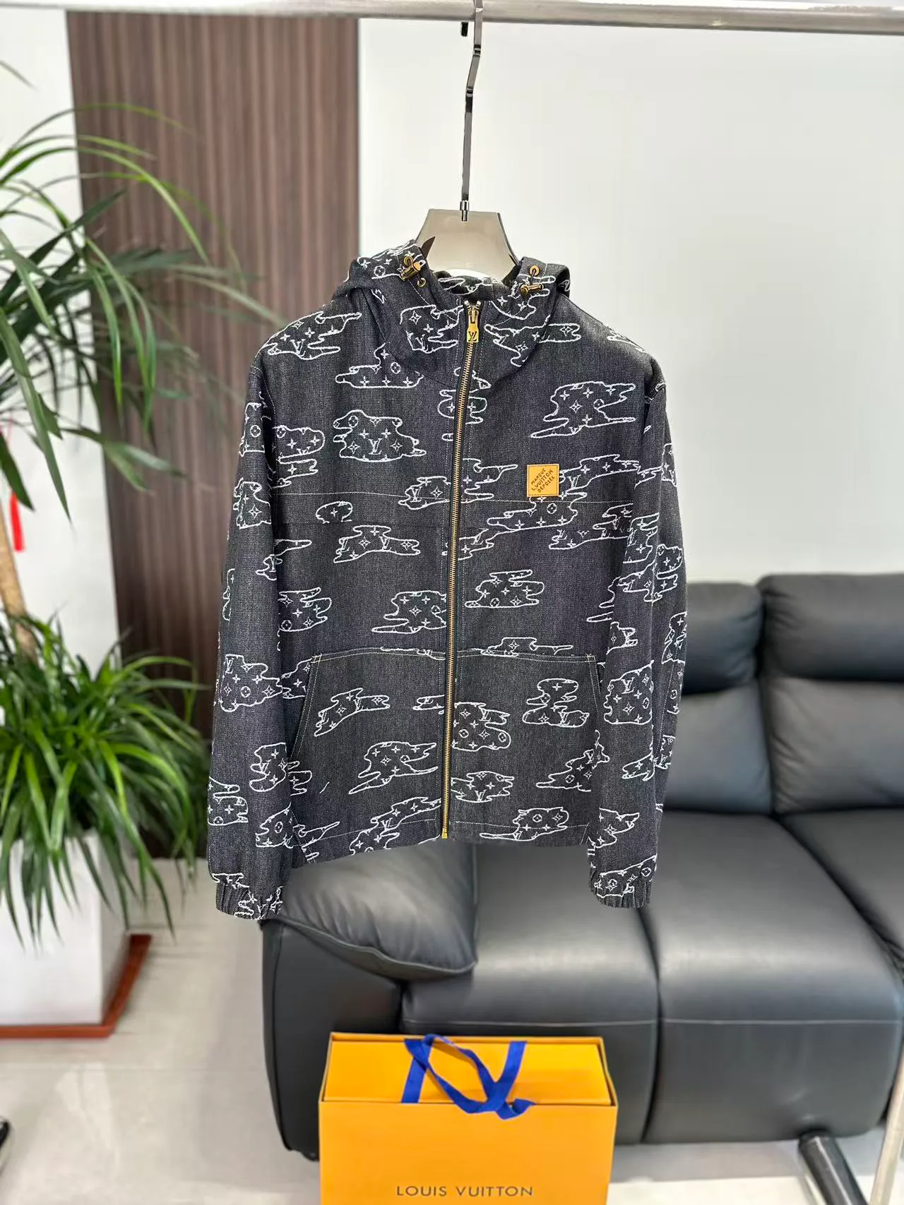Men's Jackets And Down Jackets LOUIS VUITTON 18355704