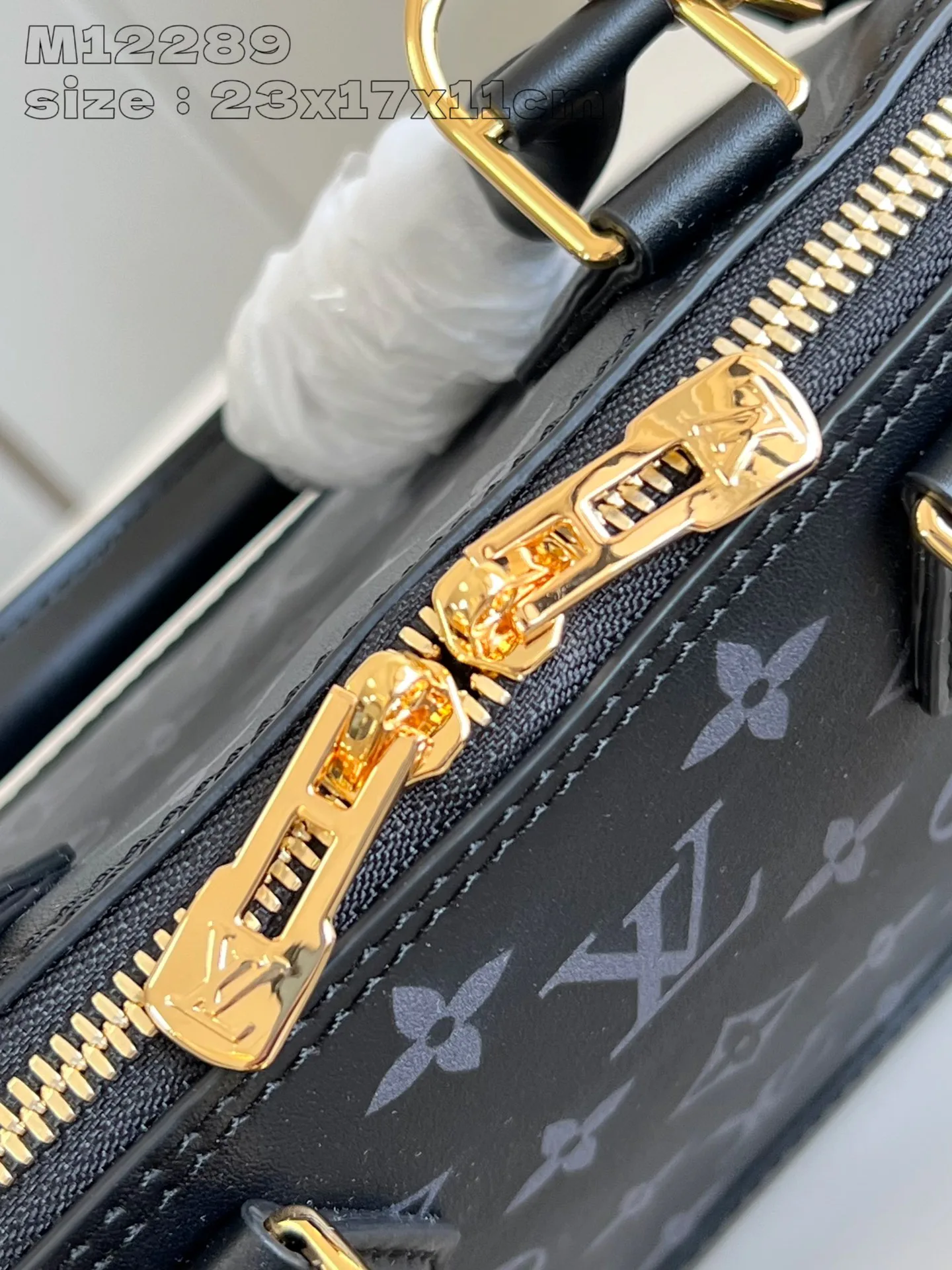 Women's Classic Handbags LOUIS VUITTON 18227598