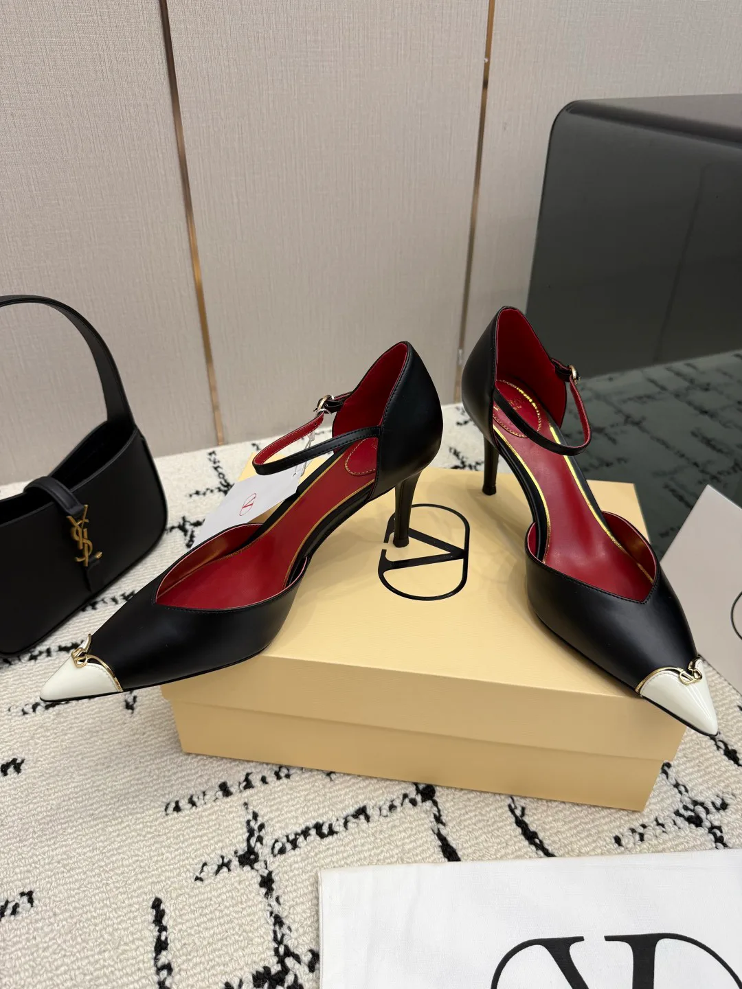 Women's Heels VALENTINO 17937567