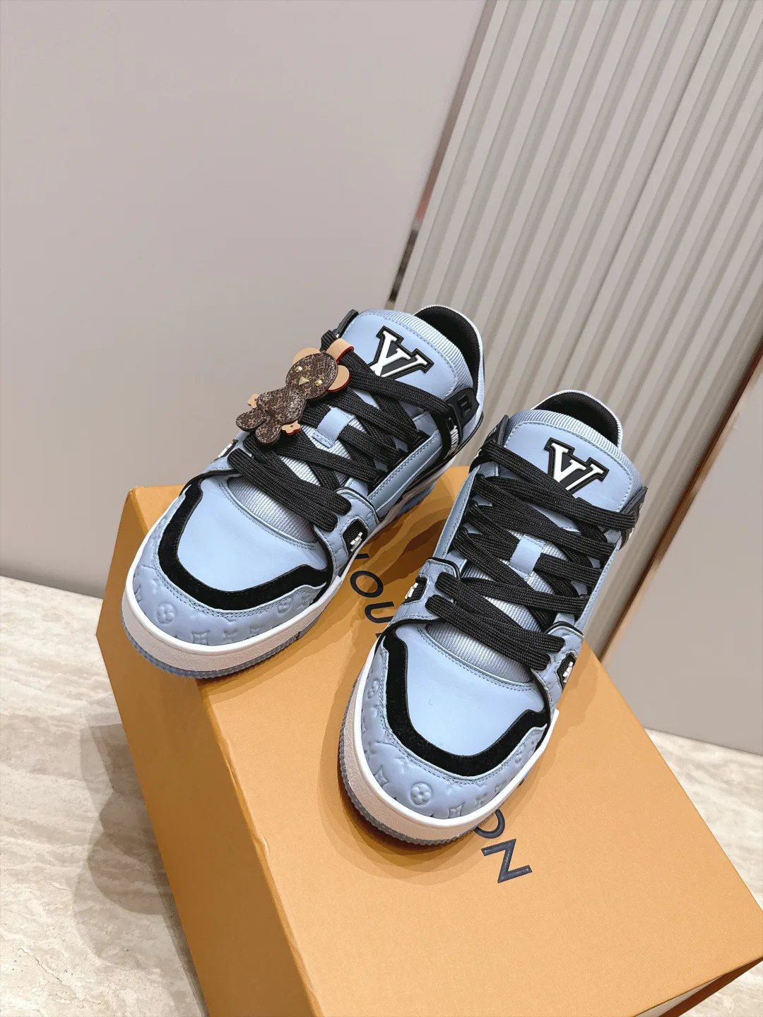 Women's Sneakers LOUIS VUITTON 17866562