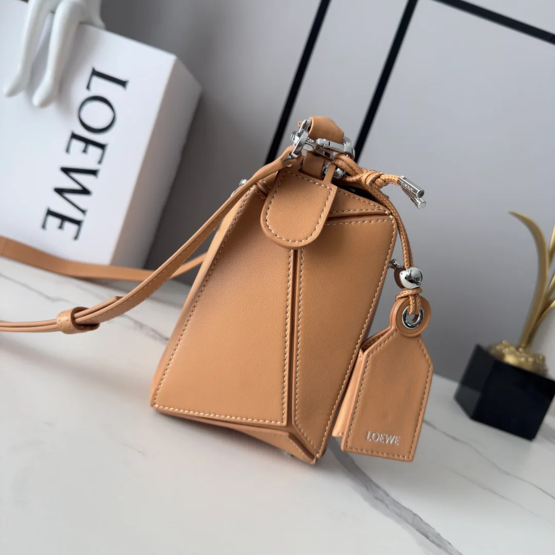 Women's Classic Handbags LOEWE 17270394