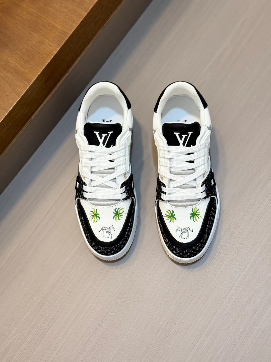 Men's Sneakers LOUIS VUITTON 18234377