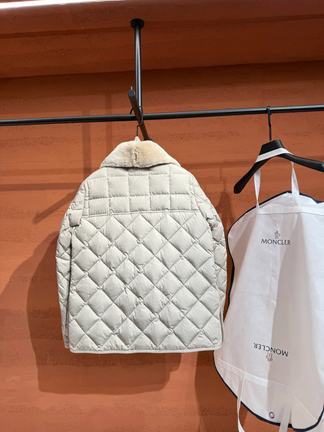 Women's Jackets And Down Jackets MONCLER 18387756