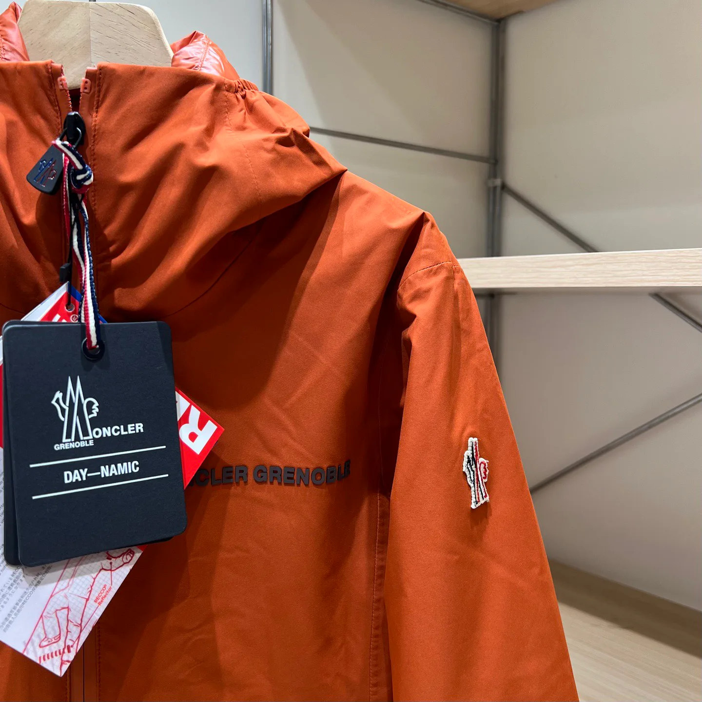 Women's Jackets And Down Jackets MONCLER 18131362