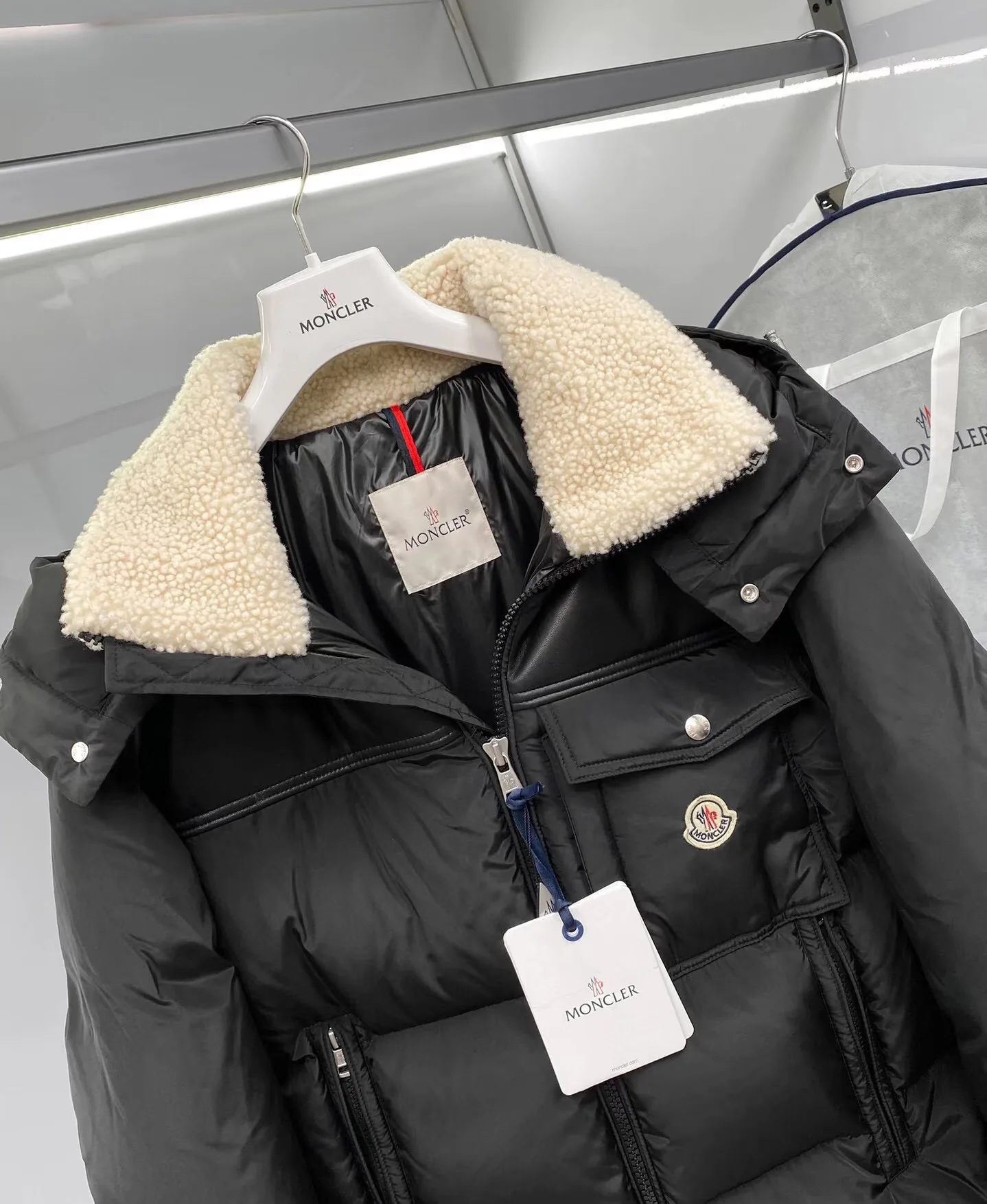 Women's Jackets And Down Jackets MONCLER 17964559
