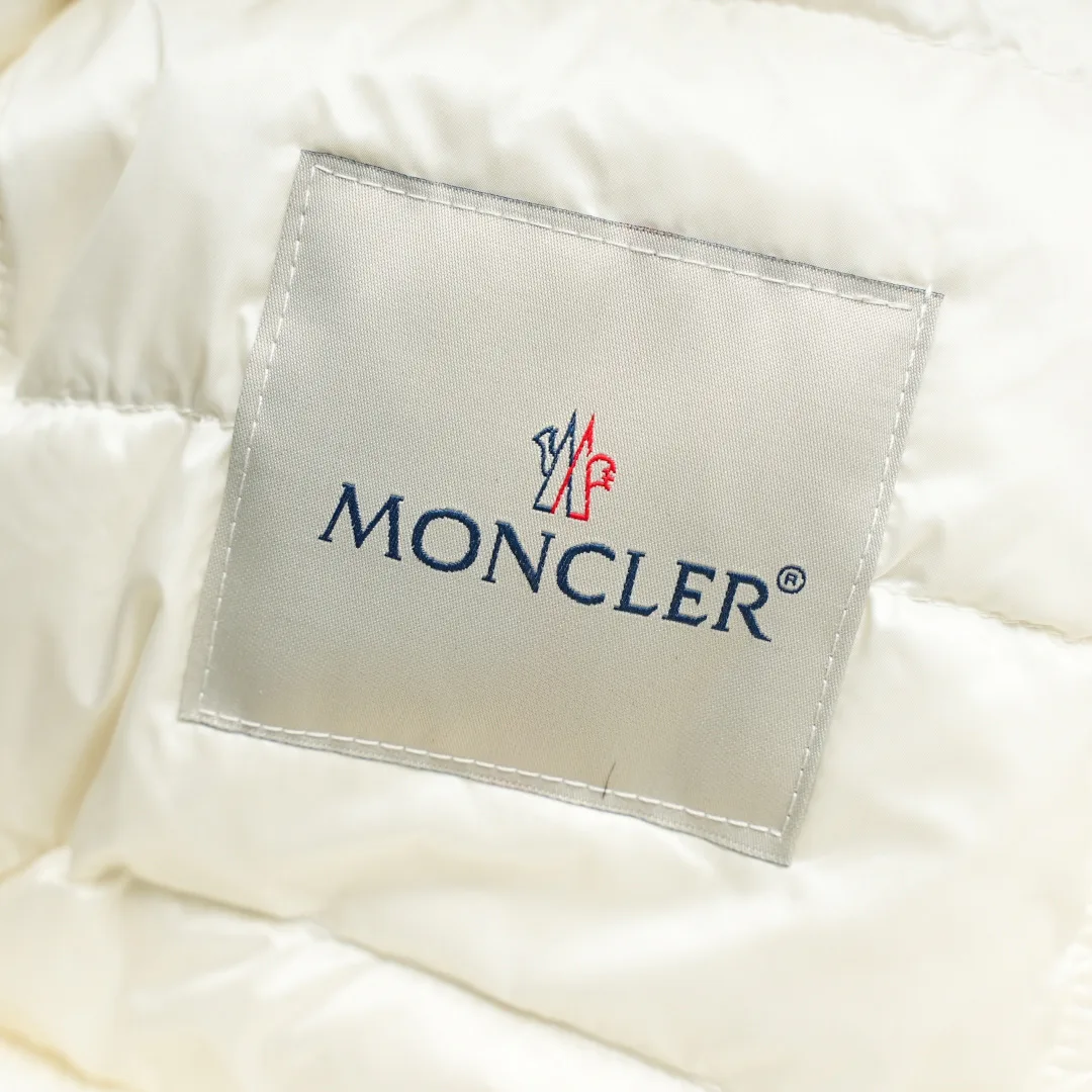 Women's Jackets And Down Jackets MONCLER 18455983