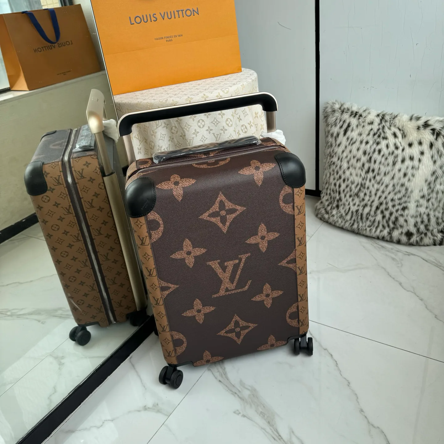 Suitcases LOUIS VUITTON 17801480