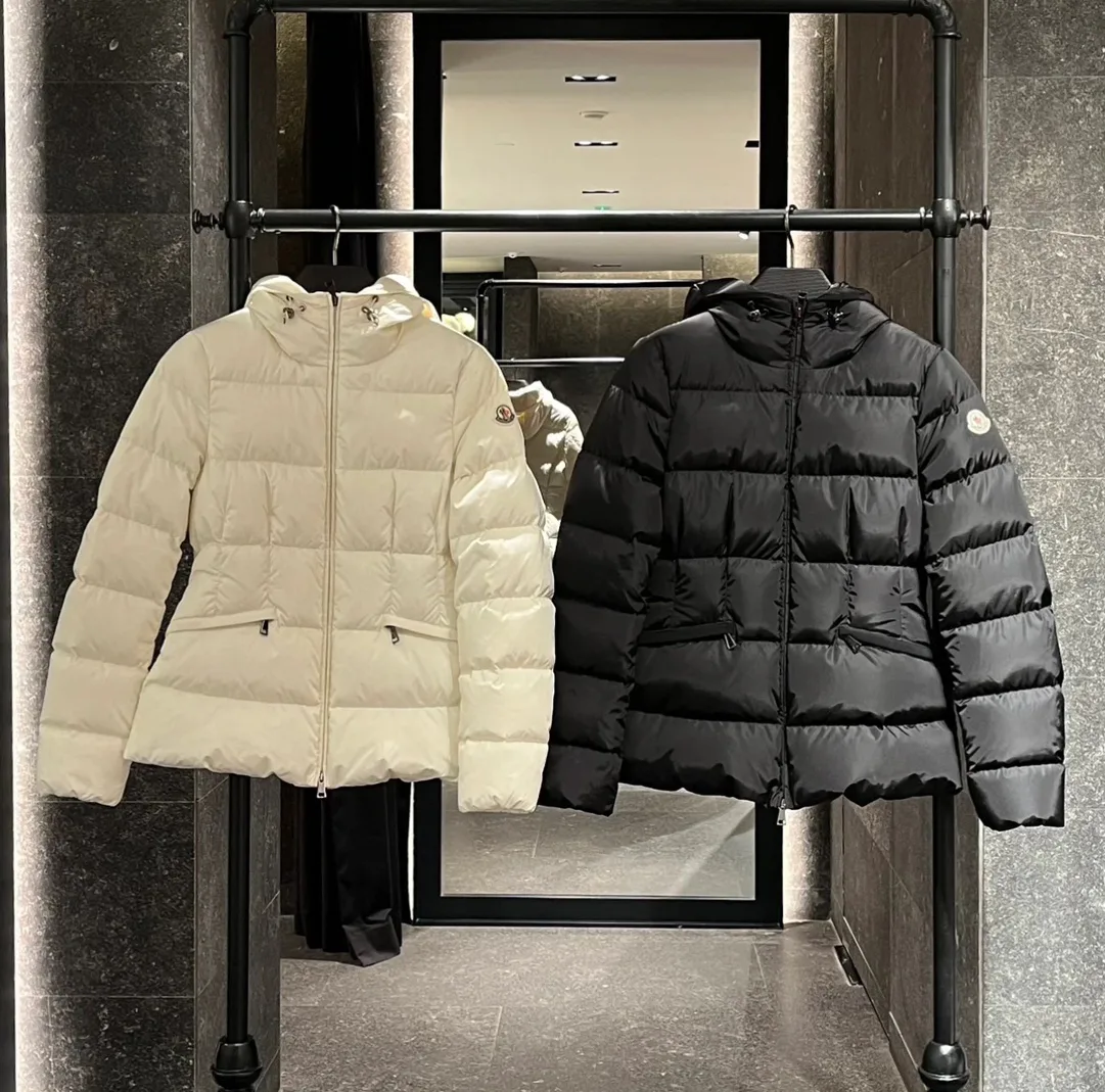 Women's Jackets And Down Jackets MONCLER 17799743