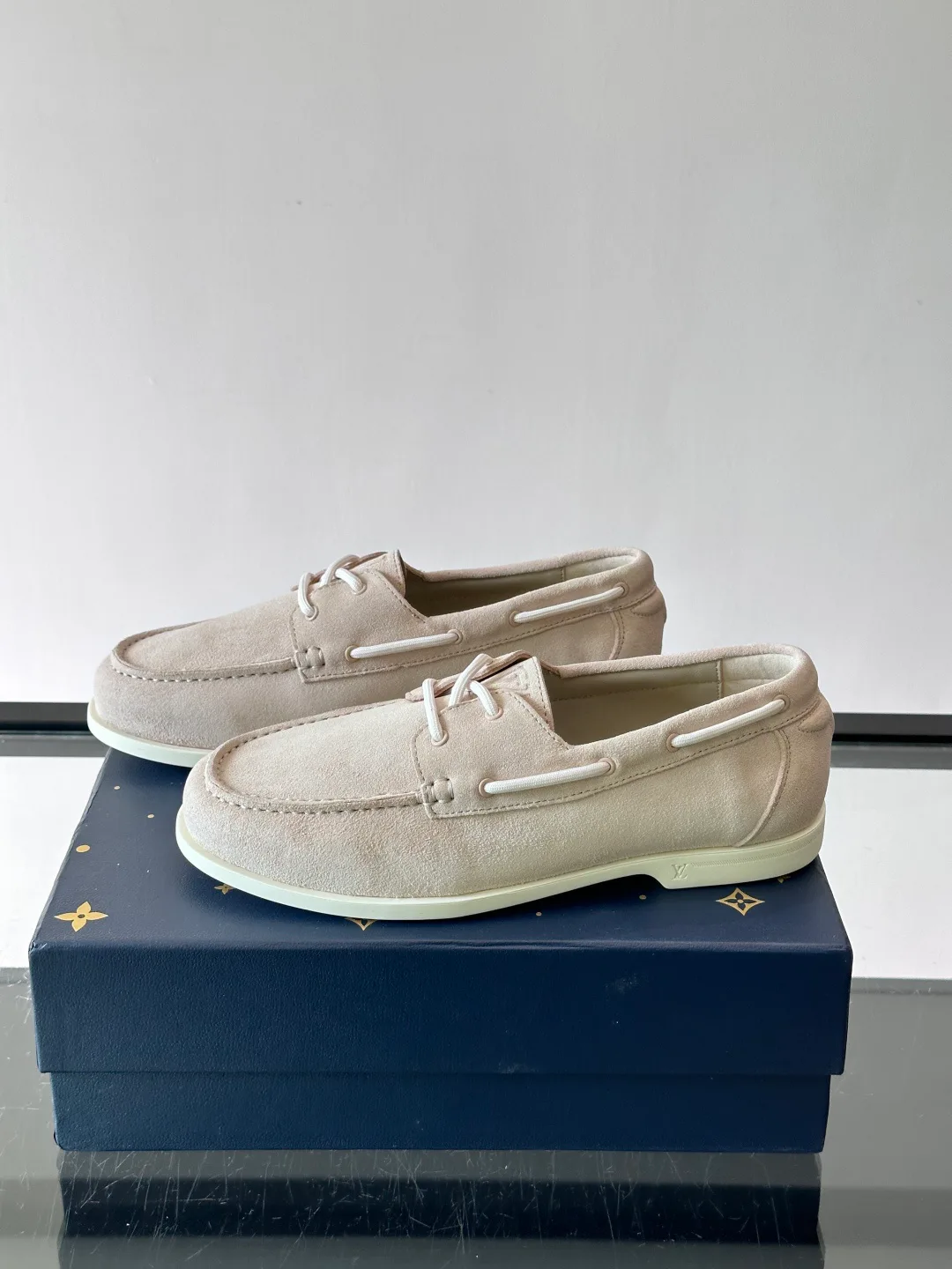 Men's Loafers And Dress Shoes LOUIS VUITTON 17941067