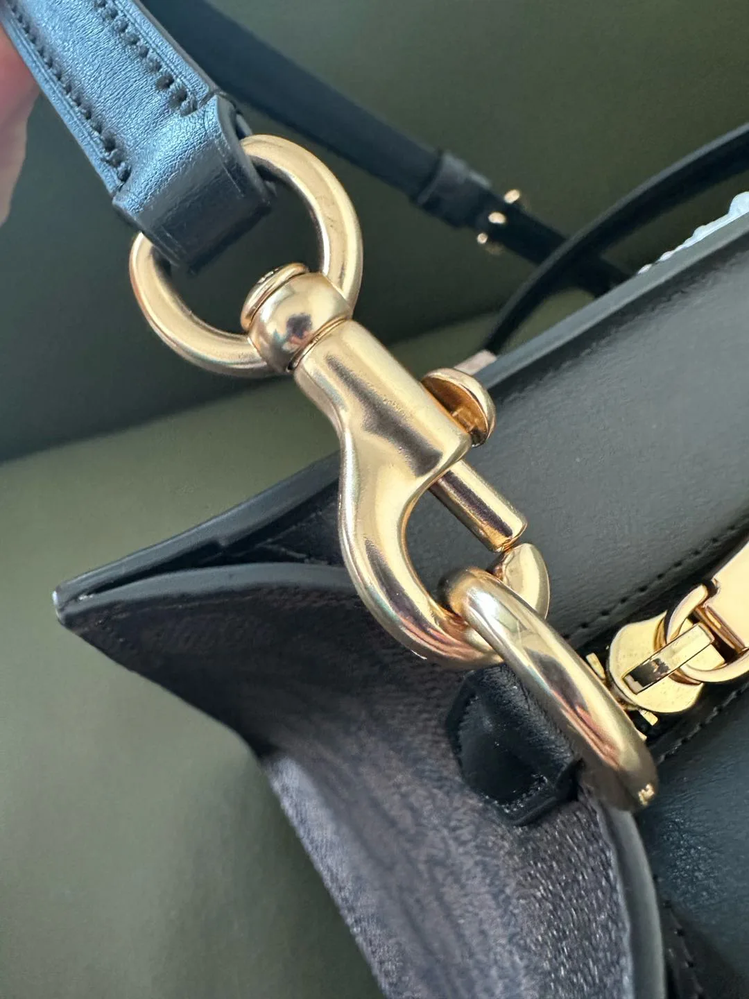 Women's Classic Handbags COACH 17960974