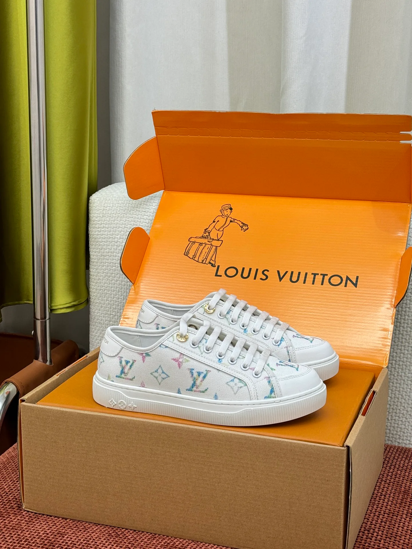 Women's Sneakers LOUIS VUITTON 18192823