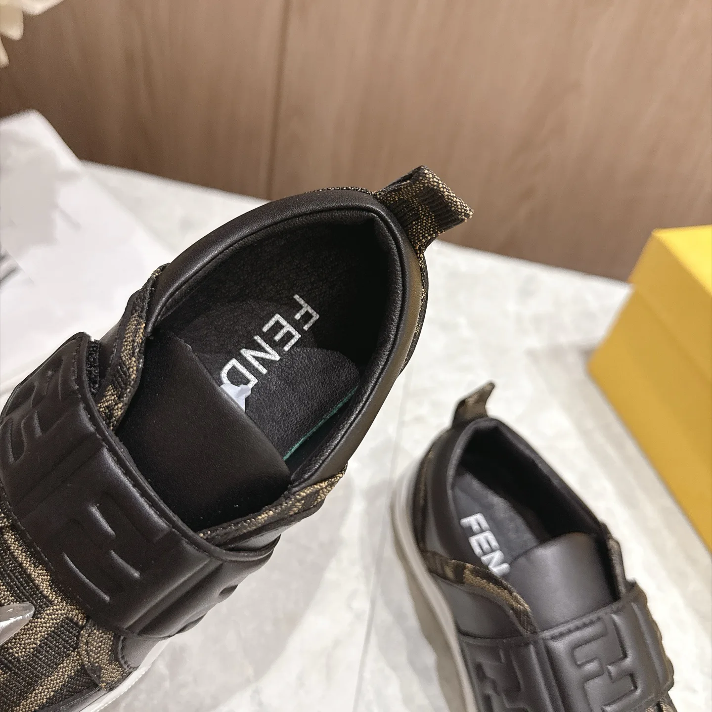 Men's Sneakers FENDI 18078340