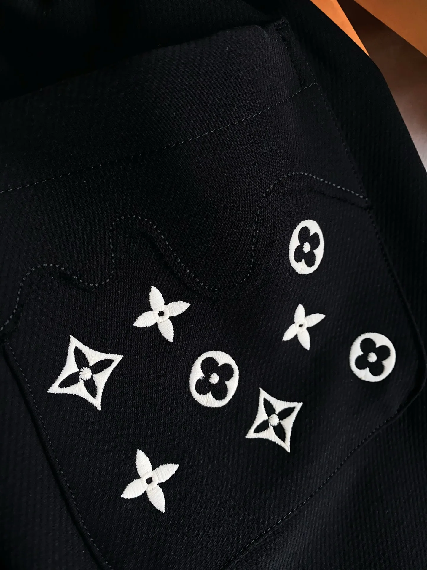Men's Trousers LOUIS VUITTON 18469102