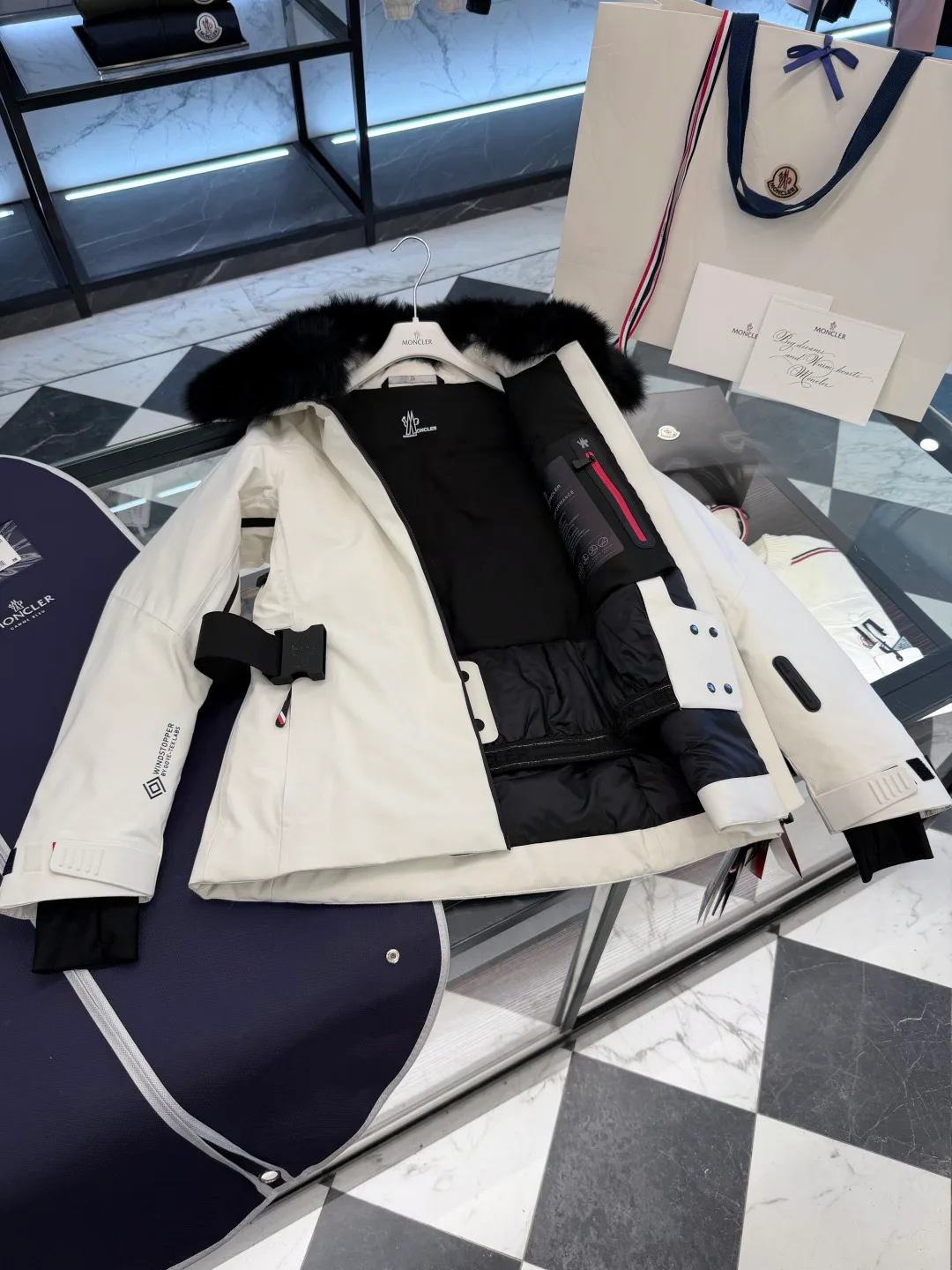 Women's Jackets And Down Jackets MONCLER 18133610
