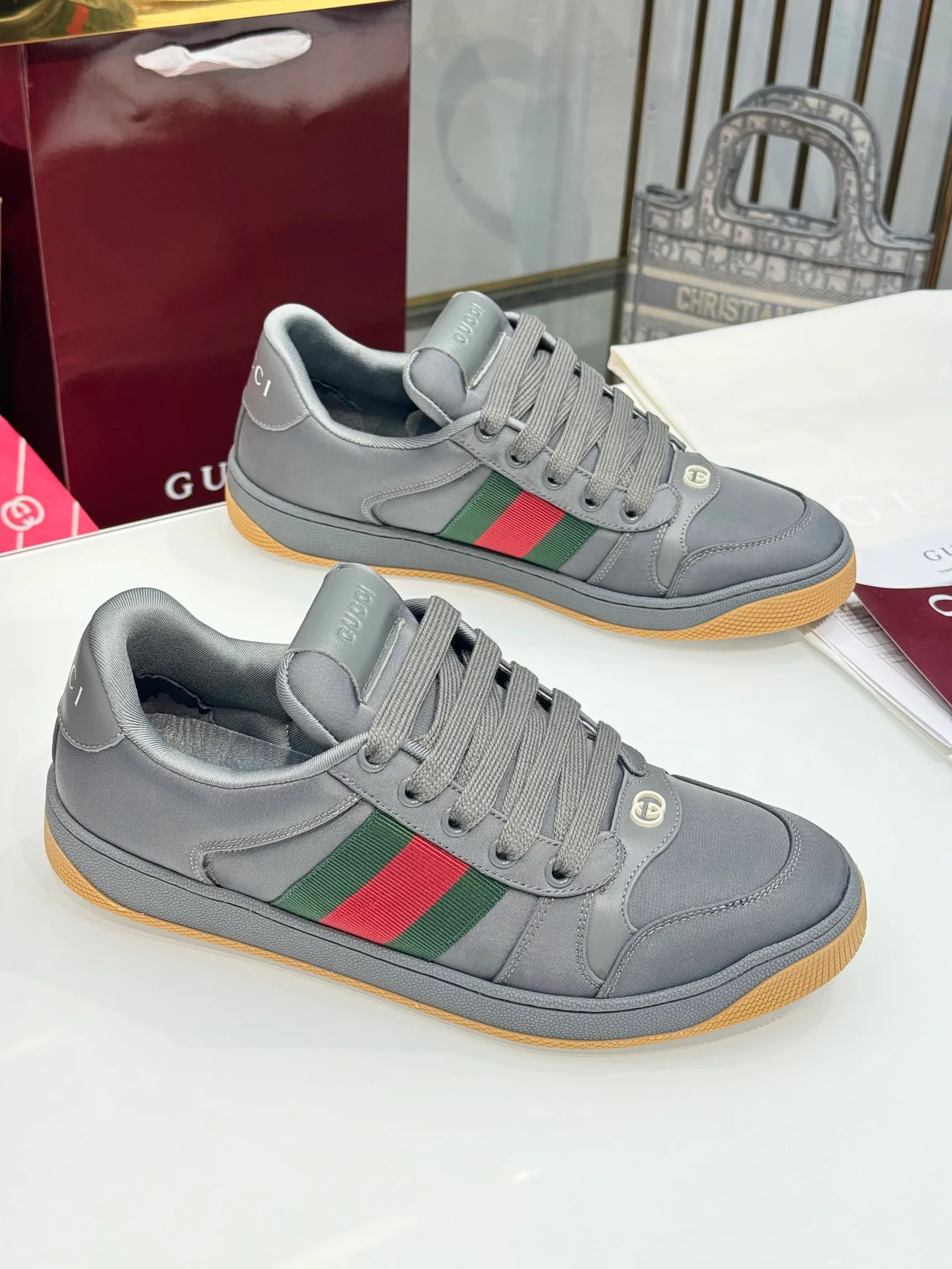 Women's Sneakers GUCCI 17946879