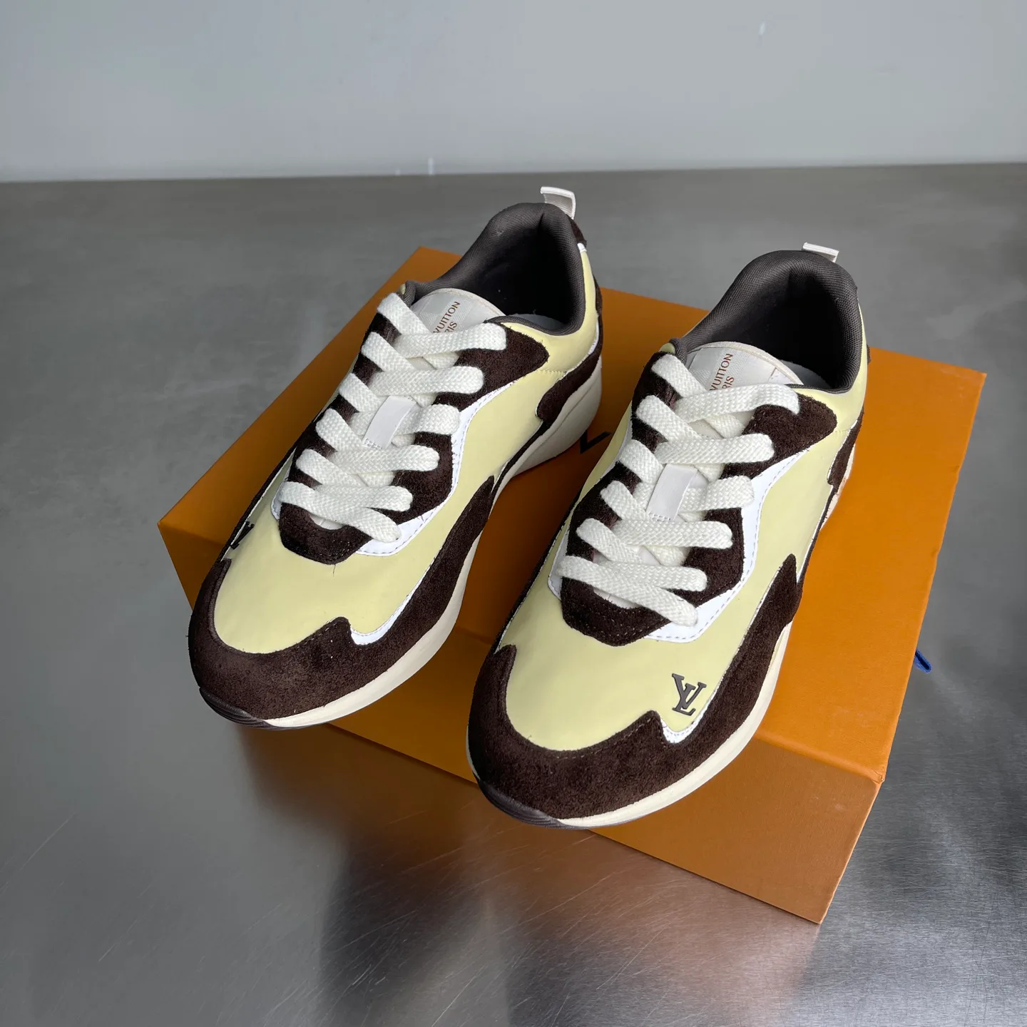 Men's Sneakers LOUIS VUITTON 17818956