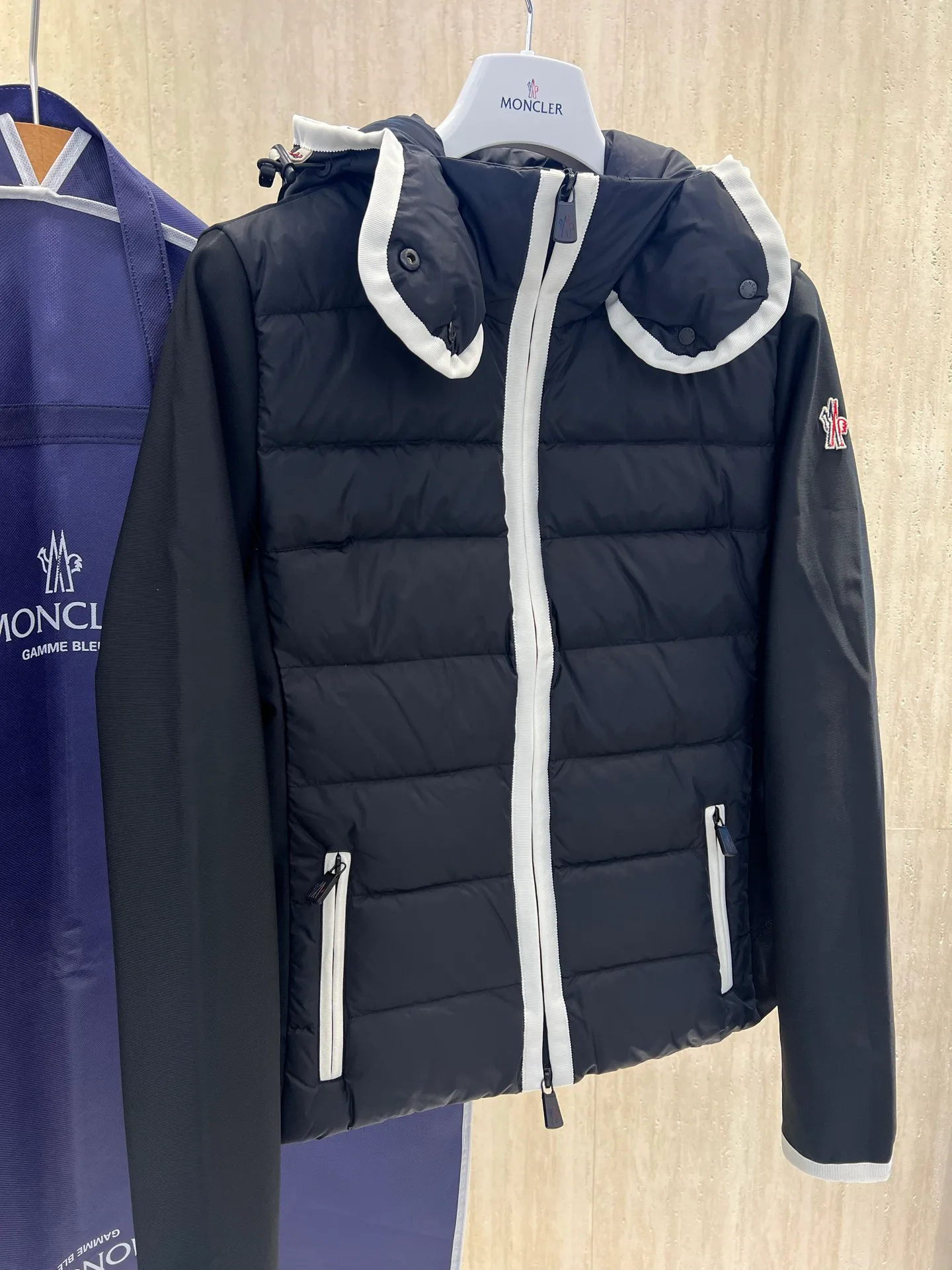 Men's Jackets And Down Jackets MONCLER 18434541