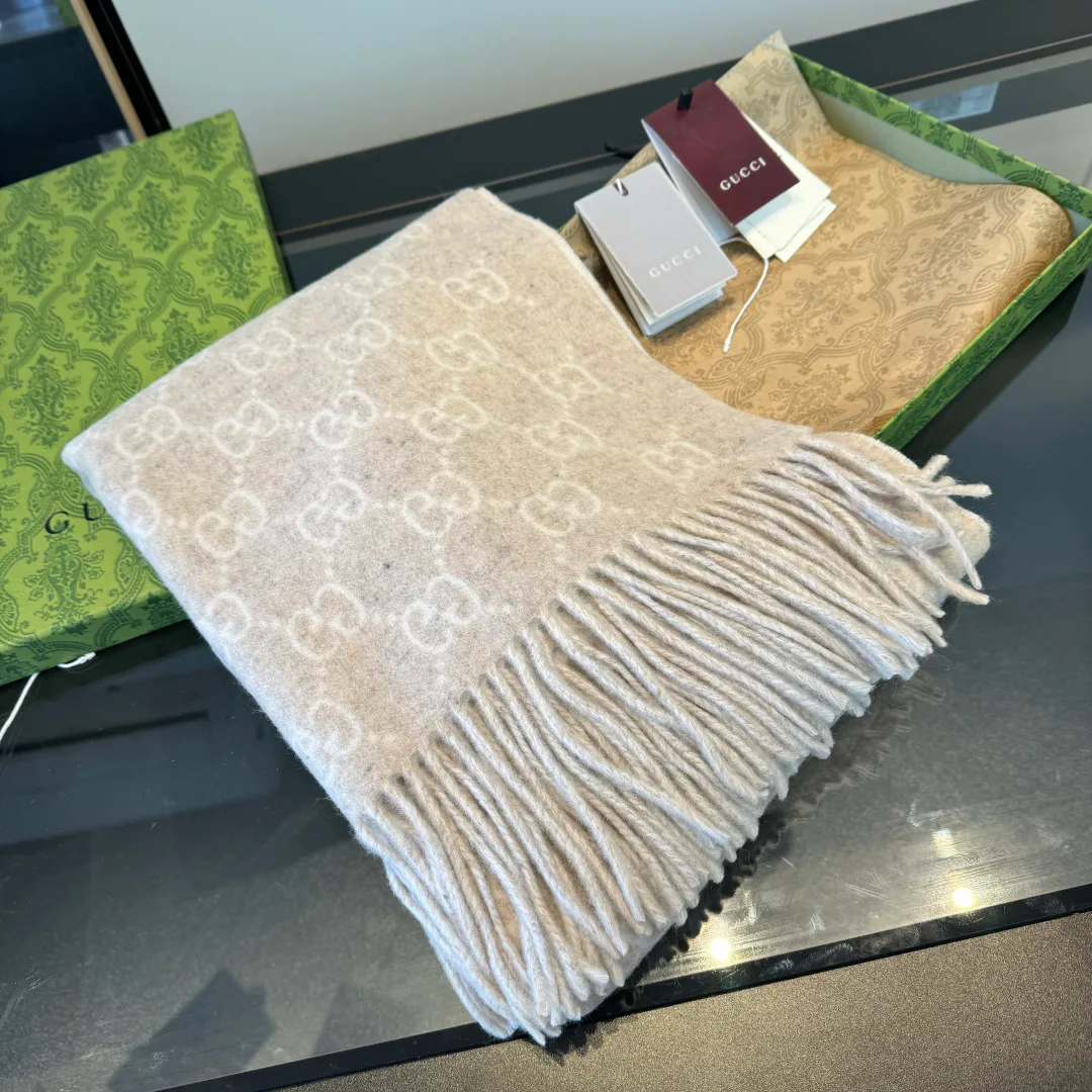 Scarves GUCCI 18104889