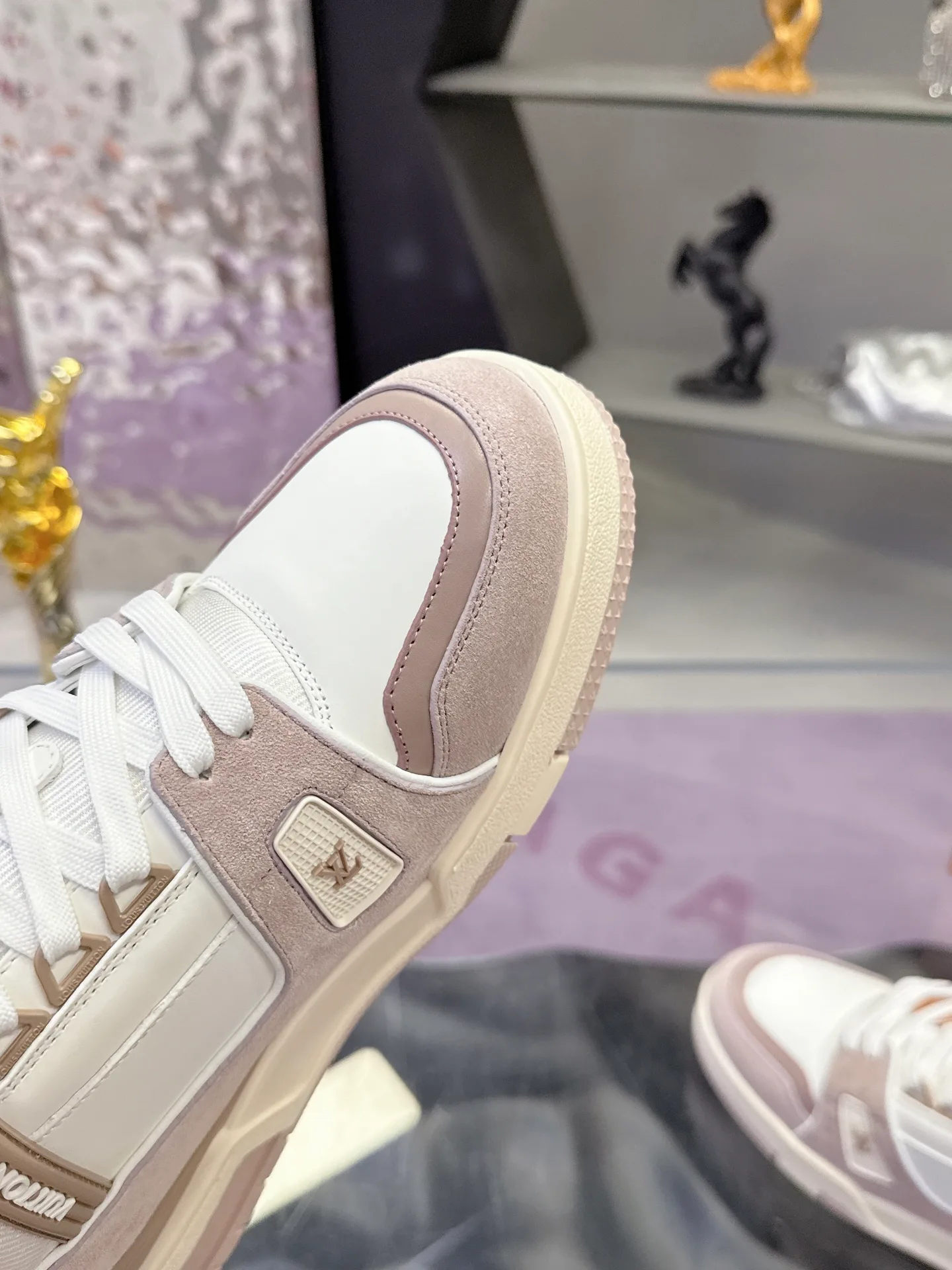 Women's Sneakers LOUIS VUITTON 18104015