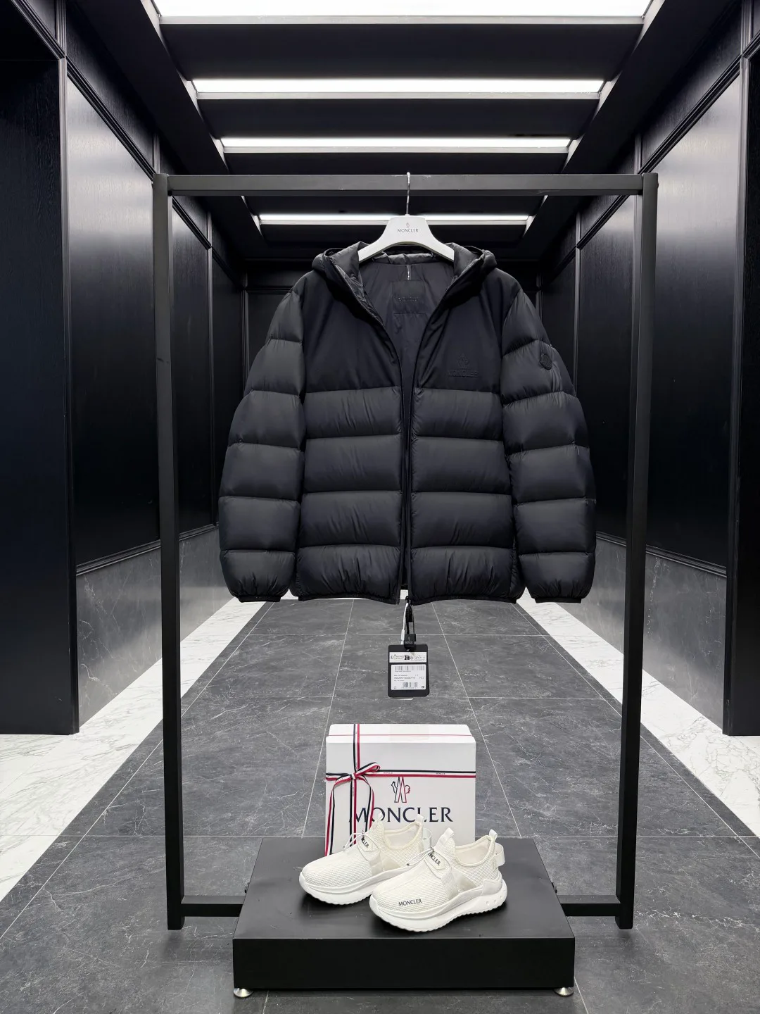 Men's Jackets And Down Jackets MONCLER 18007697
