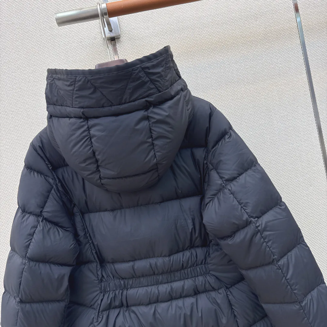 Women's Jackets And Down Jackets MONCLER 18225561