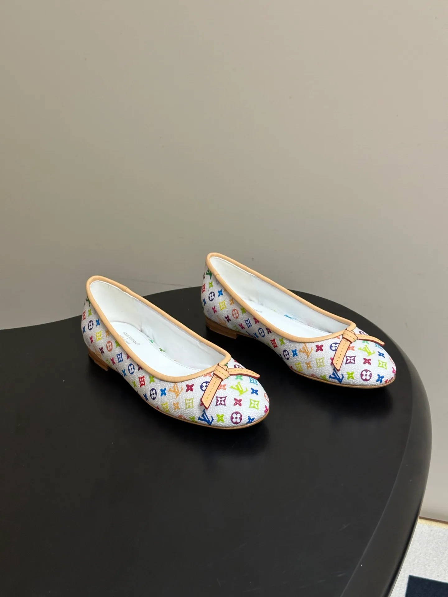 Women's Ballet Flats LOUIS VUITTON 18049410