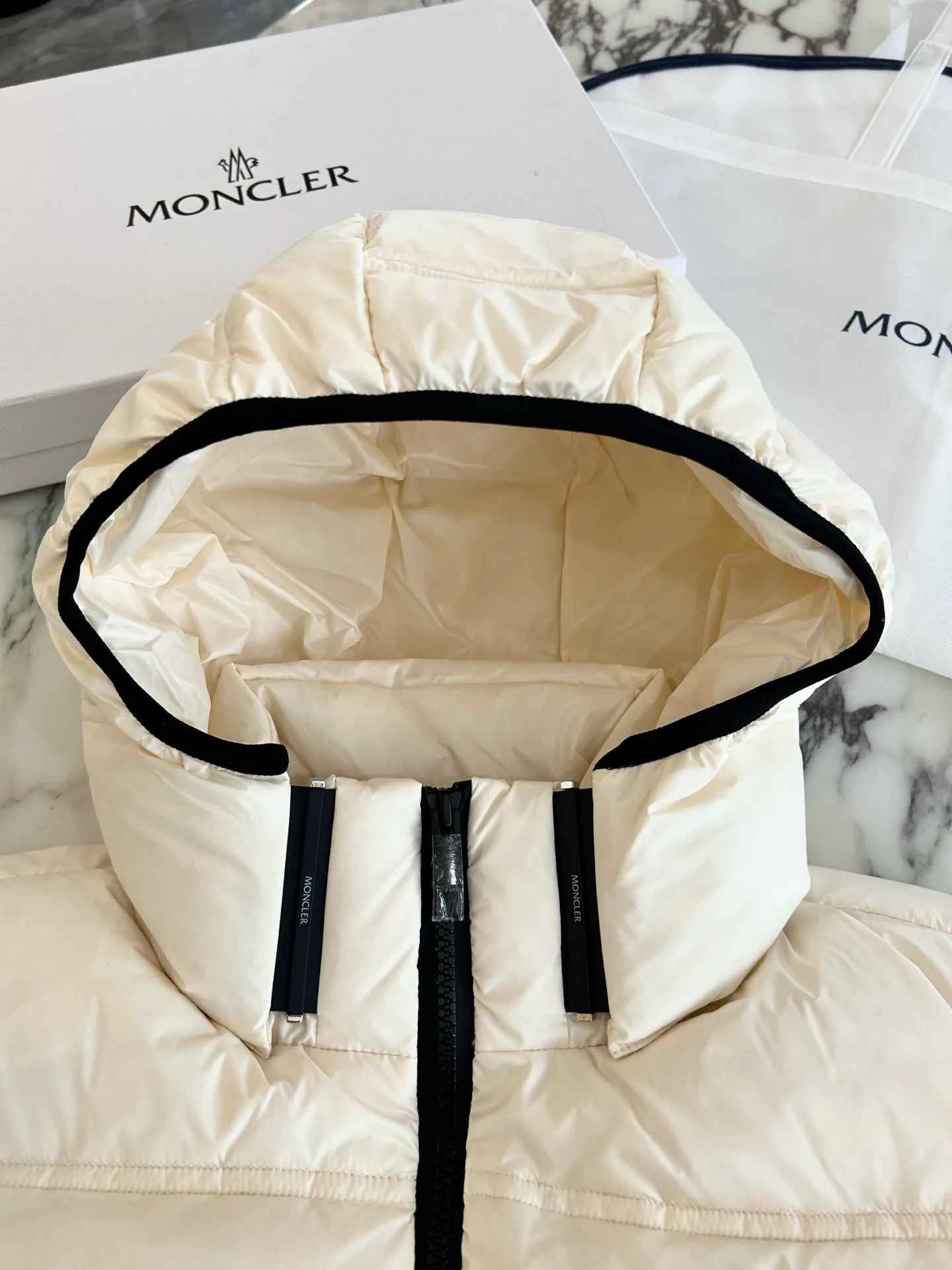 Women's Vests MONCLER 17904509