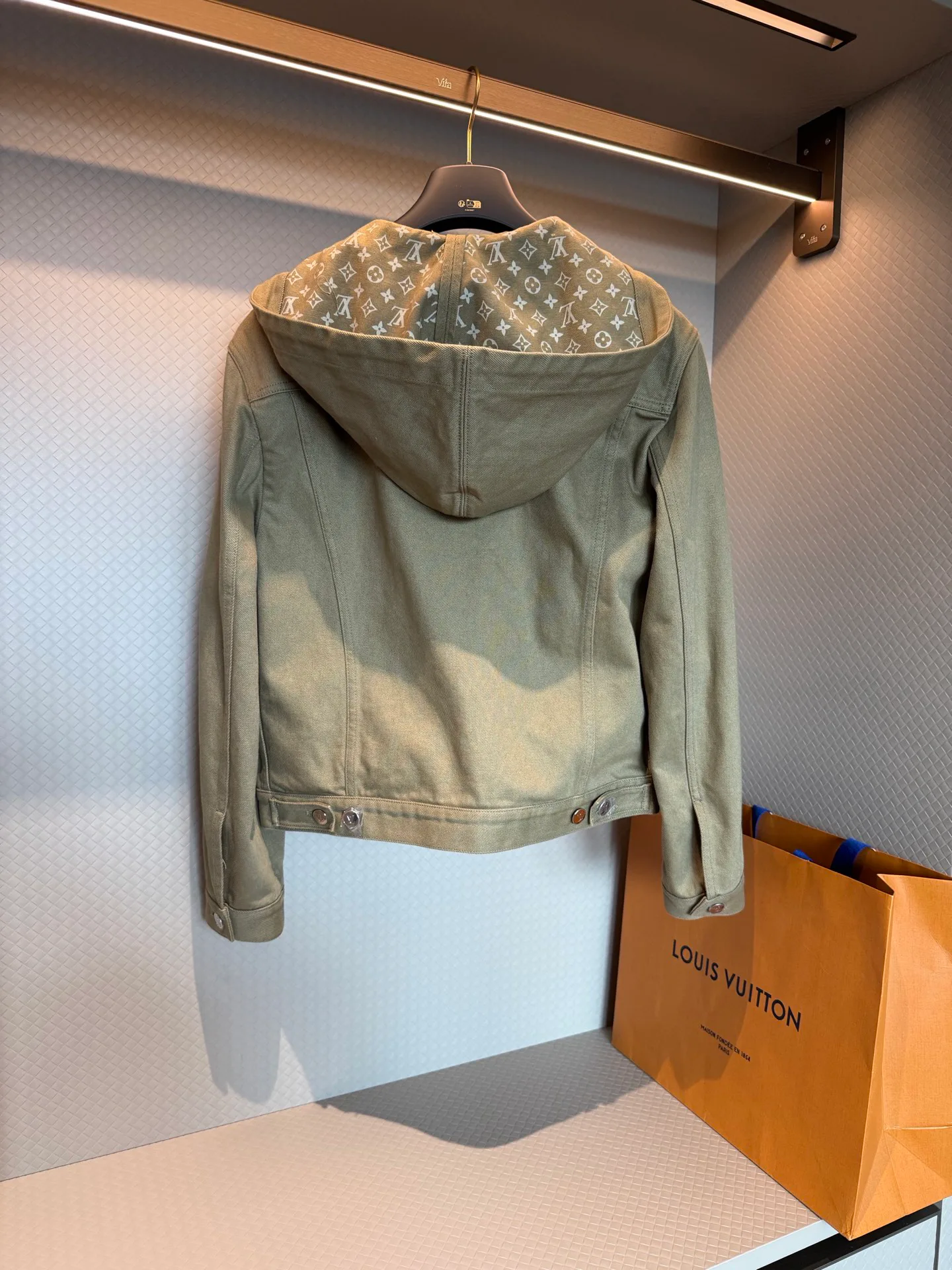 Women's Jackets And Down Jackets LOUIS VUITTON 17094451