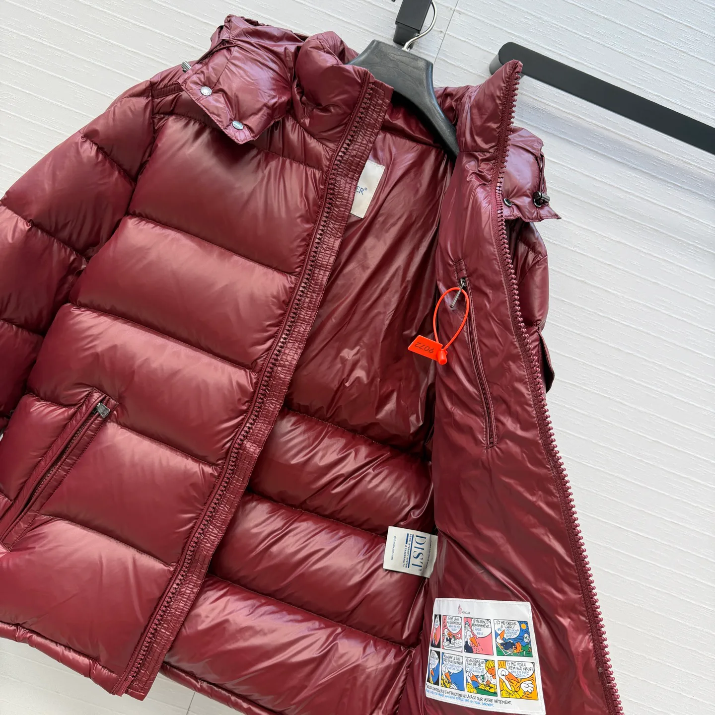 Women's Jackets And Down Jackets MONCLER 18184284