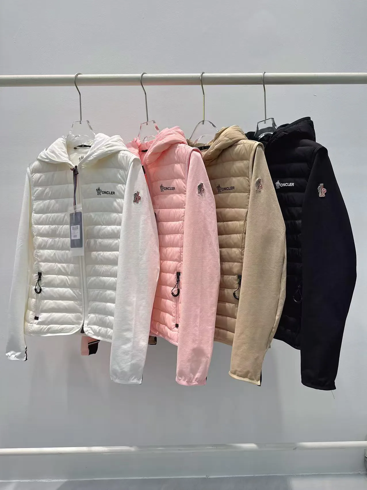 Women's Jackets And Down Jackets MONCLER 17380476